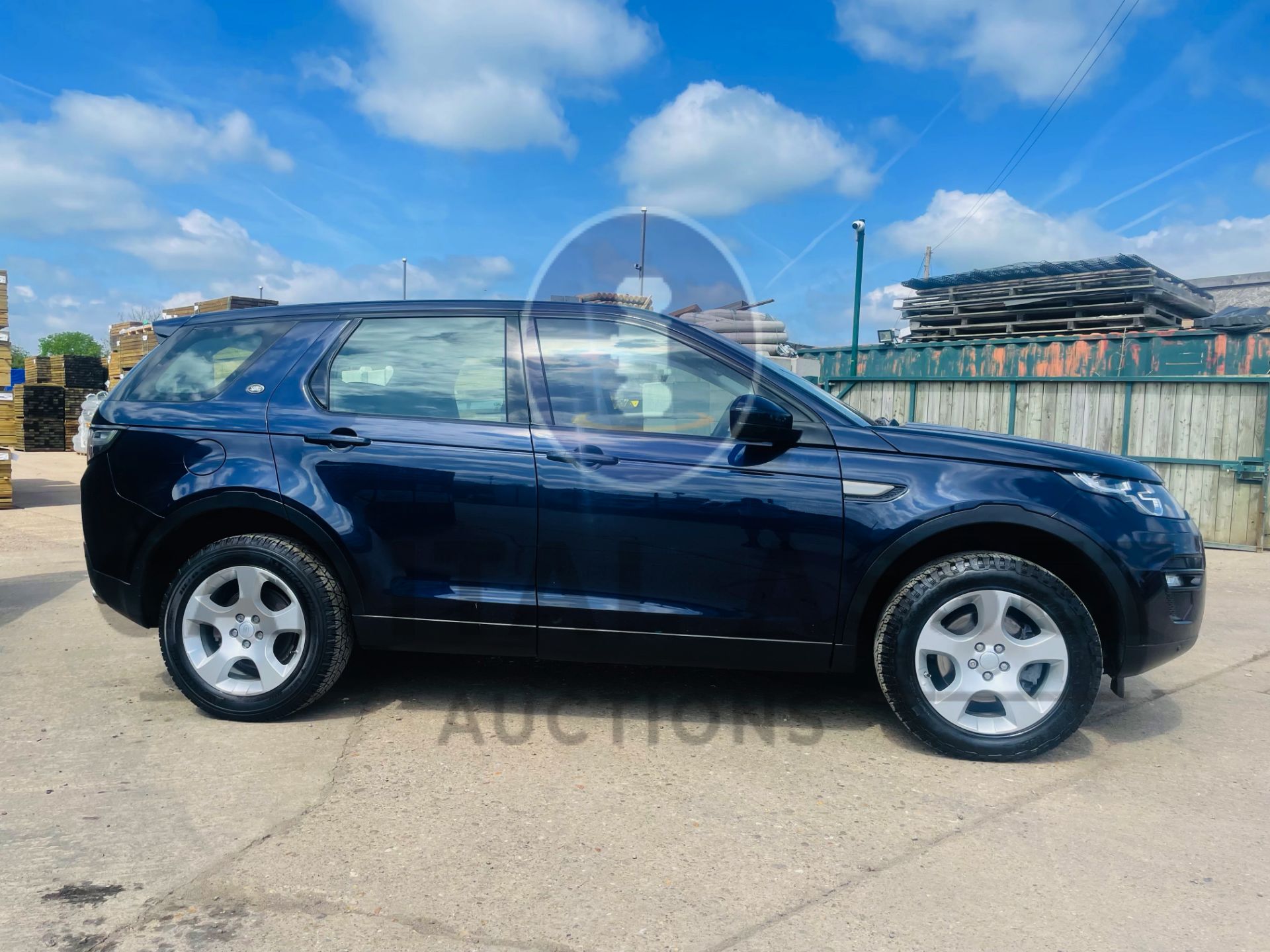 (On Sale) LAND ROVER DISCOVERY SPORT *SE TECH* 5 DOOR SUV (2016) 2.0 TD4-AUTO STOP/START *HUGE SPEC* - Image 14 of 46