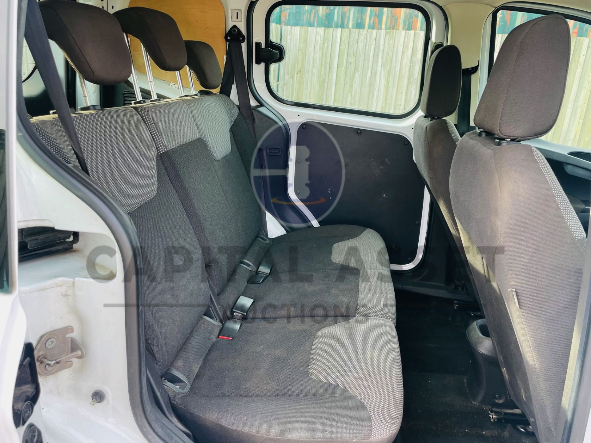 (ON SALE) FORD TRANSIT COURIER *5 SEATER CREW VAN* (2018-EURO 6) 1.5 TDCI -60 MPG+ (1 FORMER KEEPER) - Image 25 of 37