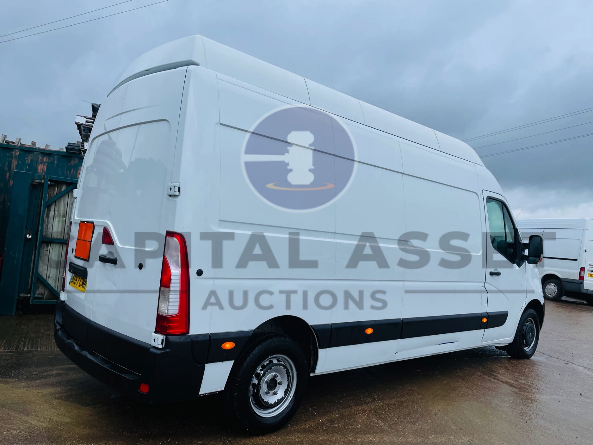 RENAULT MASTER *LWB - EXTRA HI-ROOF* (2018 - EURO 6) 2.3 DCI - 6 SPEED *SAT NAV* (1 OWNER) - Image 13 of 42