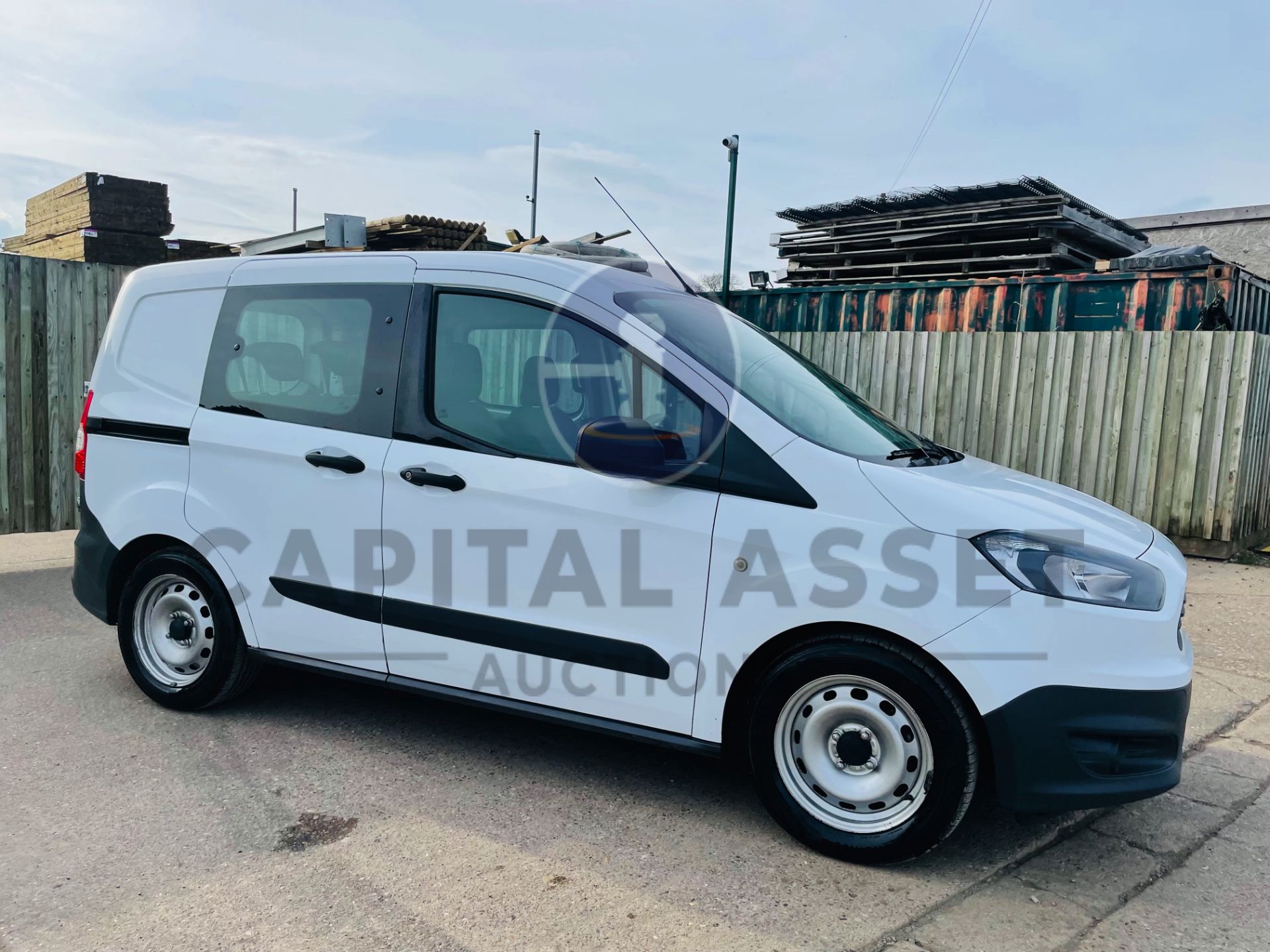 (ON SALE) FORD TRANSIT COURIER *5 SEATER CREW VAN* (2018-EURO 6) 1.5 TDCI -60 MPG+ (1 FORMER KEEPER)