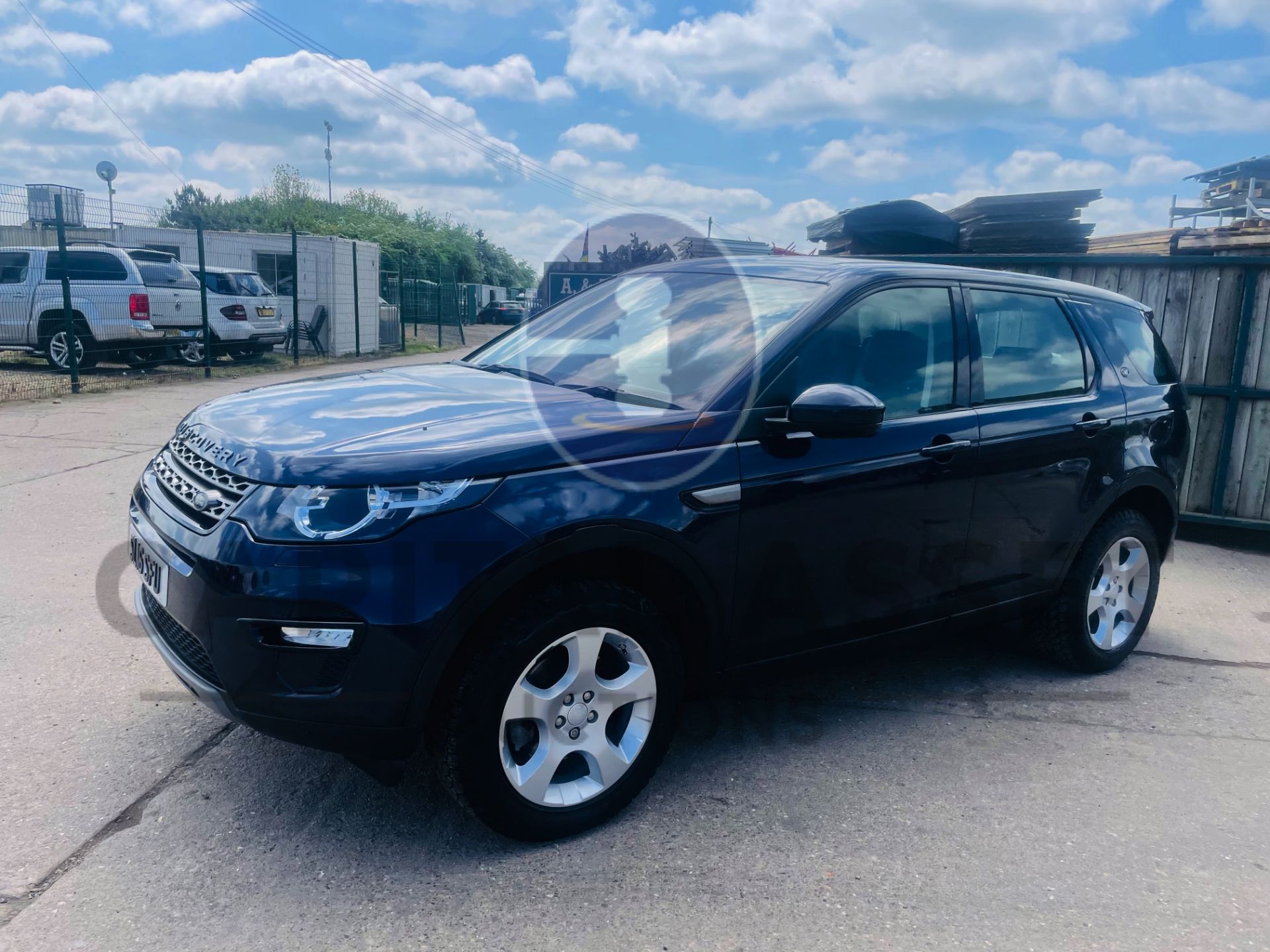 (On Sale) LAND ROVER DISCOVERY SPORT *SE TECH* 5 DOOR SUV (2016) 2.0 TD4-AUTO STOP/START *HUGE SPEC* - Image 6 of 46