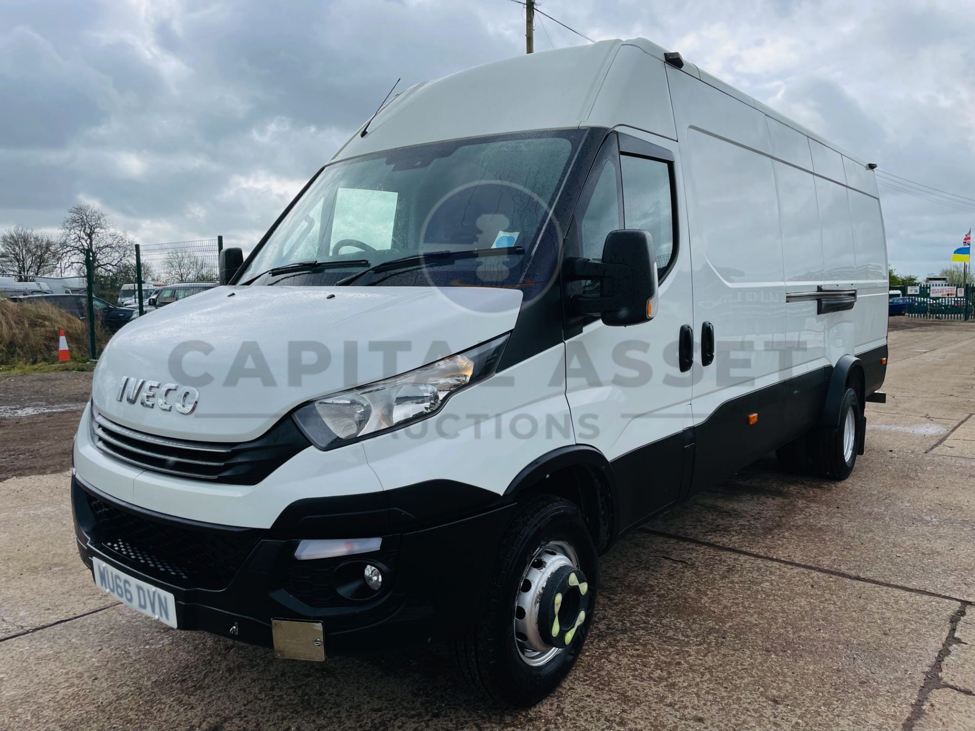 IVECO DAILY 65-180 HI MATIC XLWB (2017 MODEL) EURO 6 - AIR CON - SAT NAV -CRUISE *IDEAL CONVERSAION* - Image 3 of 25