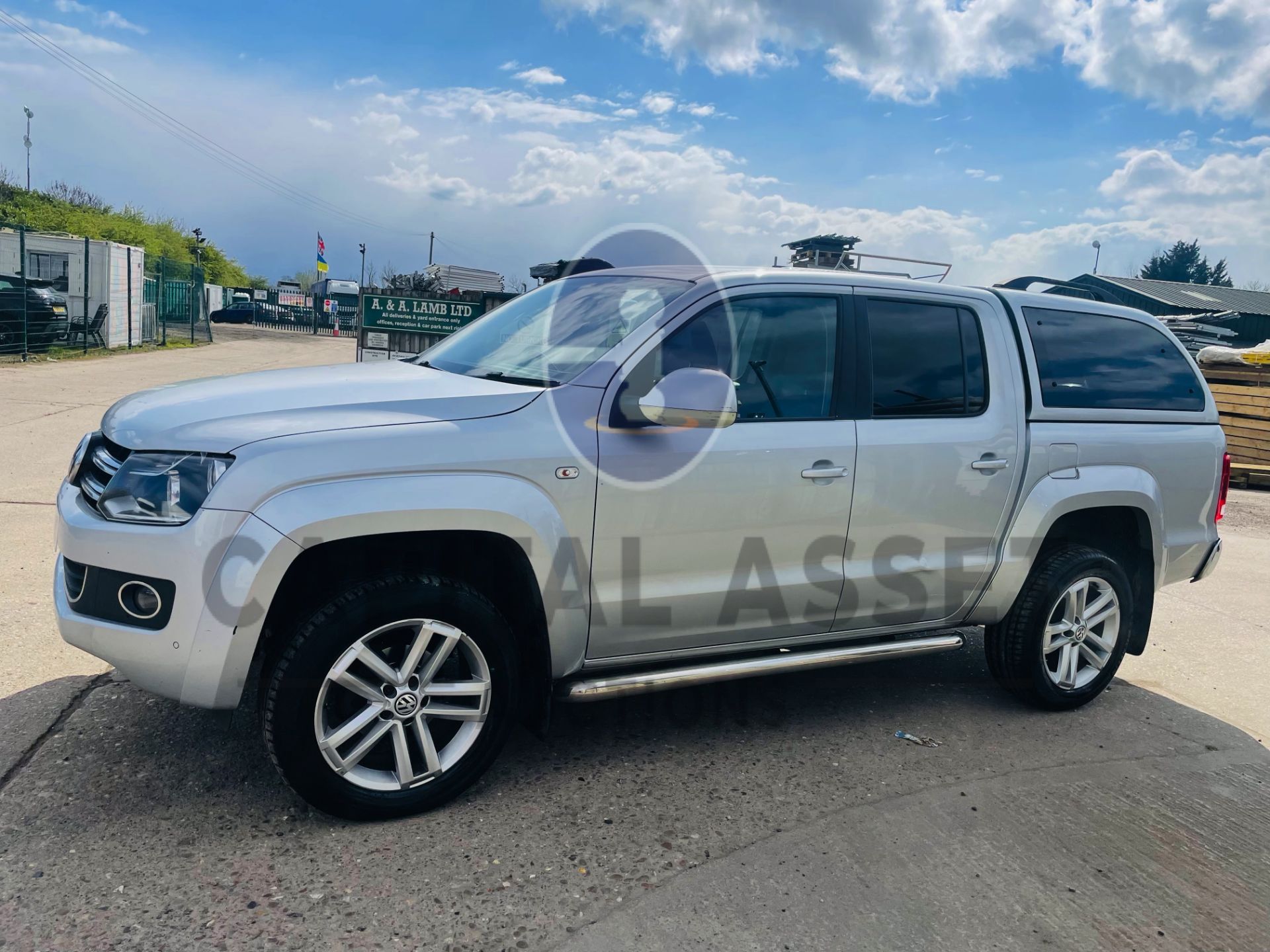 VOLKSWAGEN AMAROK *HIGHLINE* D/CAB PICK-UP (66 REG -EURO 6) 4MOTION - AUTO *LEATHER & NAV* - Image 8 of 51