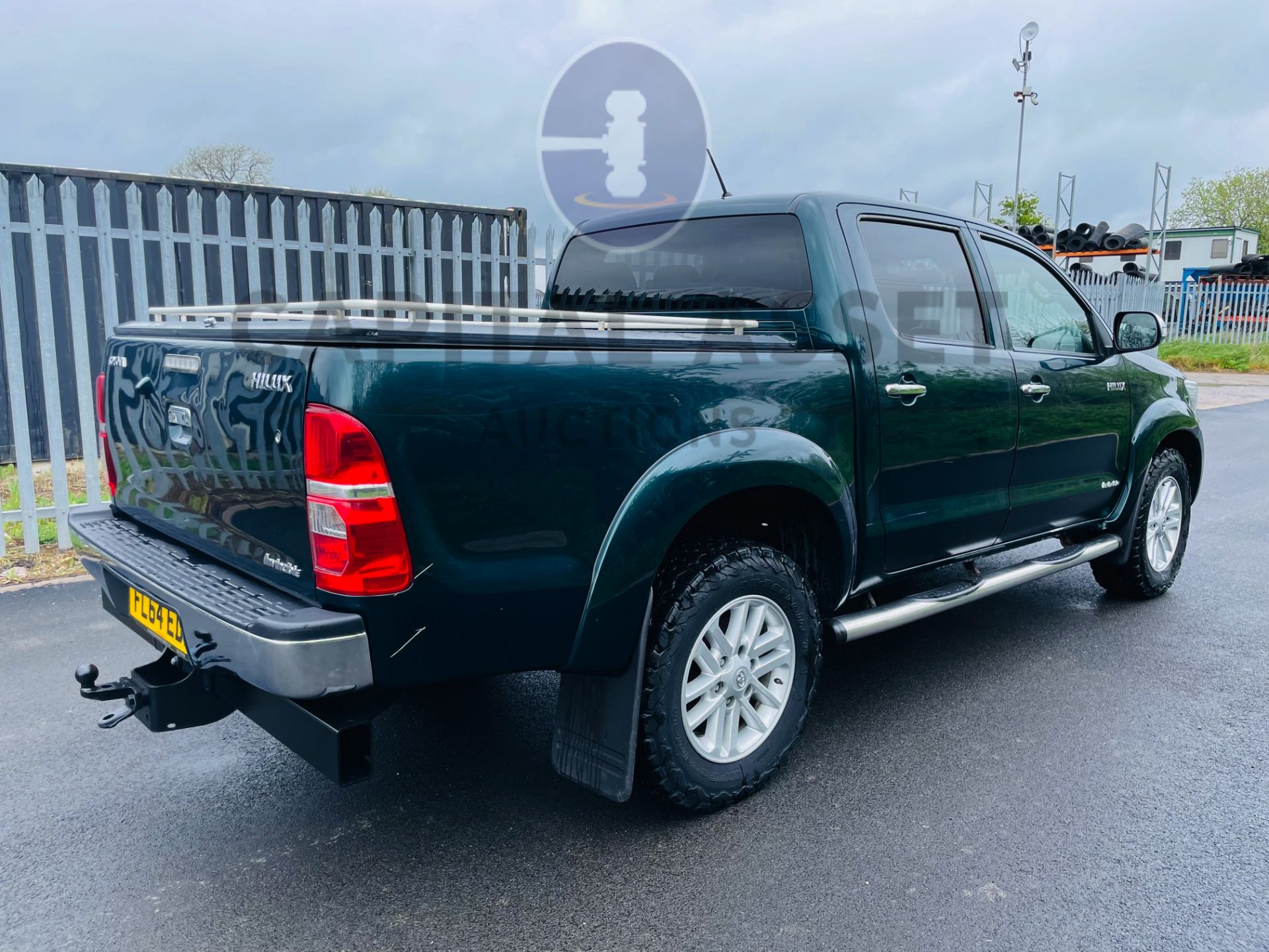 ON SALE TOYOTA HILUX 3.0 D-4D "INVINCIBLE" AUTO (2015 MODEL) TOP SPEC - LEATHER - REAR CAMERA - - Image 8 of 22