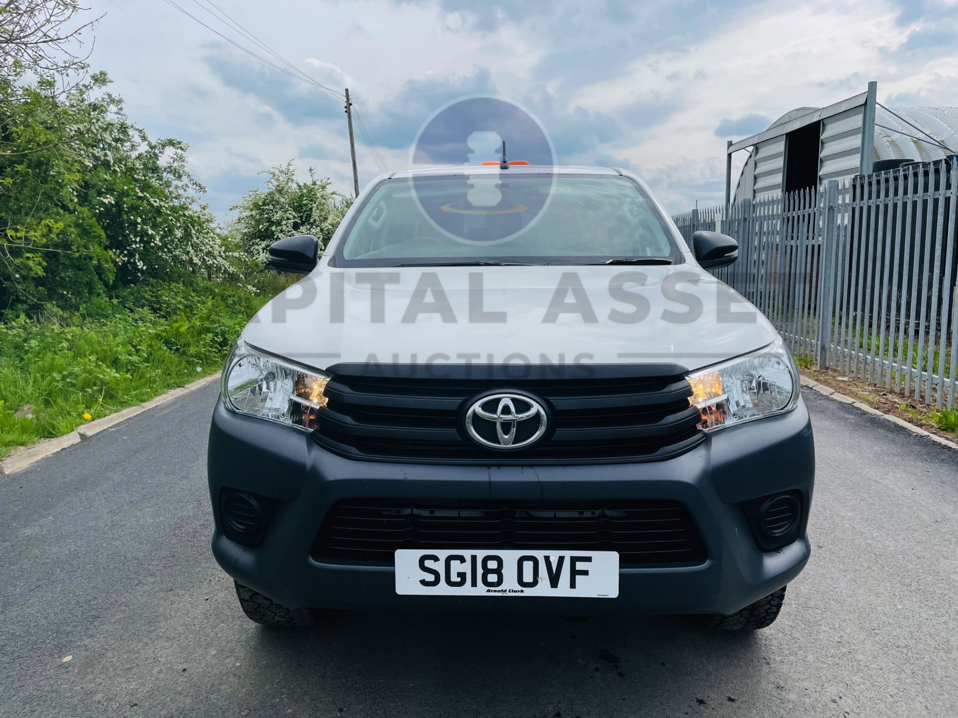 TOYOTA HILUX 2.4 D-4D ACTIVE (18 REG) LOW MILEAGE - EURO 6 - AIR CON - ELEC PACK - FITTED CANOPY - Image 4 of 21