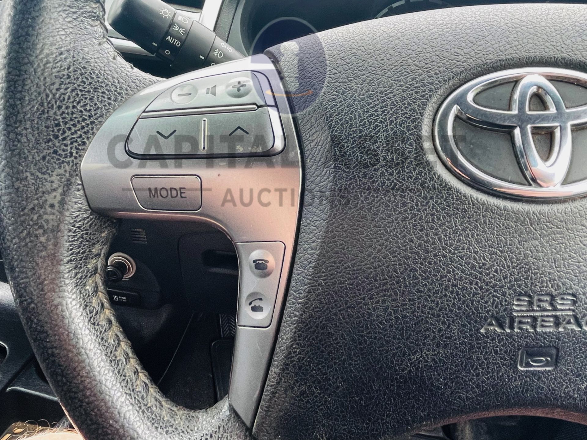 ON SALE TOYOTA HILUX 3.0 D-4D "INVINCIBLE" AUTO (2015 MODEL) TOP SPEC - LEATHER - REAR CAMERA - - Image 14 of 22