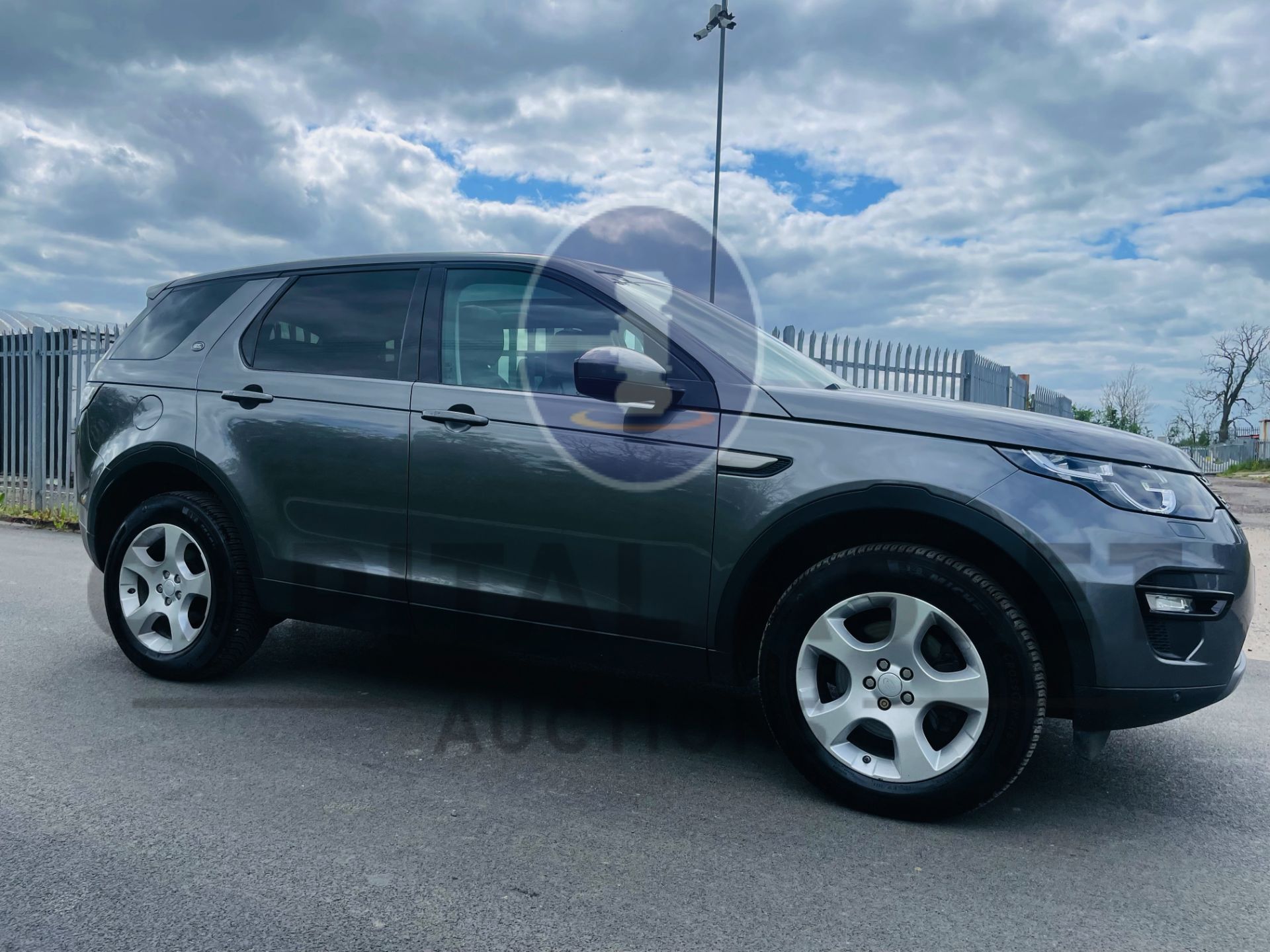 (ON SALE) LAND ROVER DISCOVERY SPORT *SE TECH* SUV (2017 - EURO 6) 2.0 TD4 - AUTO STOP/START(NO VAT) - Image 2 of 51