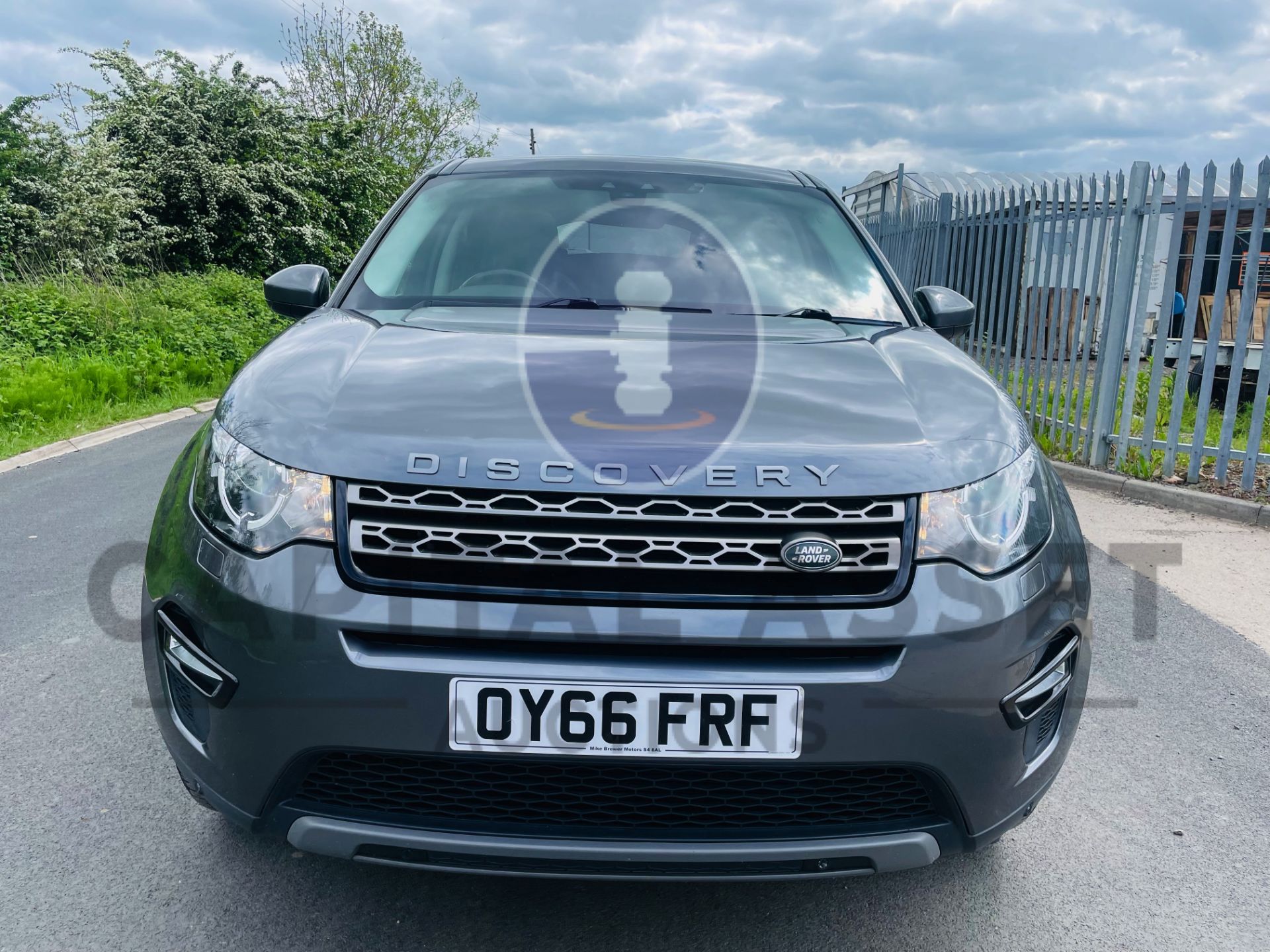 (ON SALE) LAND ROVER DISCOVERY SPORT *SE TECH* SUV (2017 - EURO 6) 2.0 TD4 - AUTO STOP/START(NO VAT) - Image 4 of 51