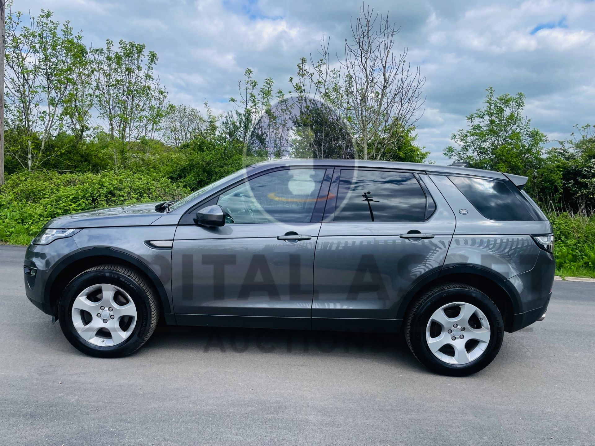 (ON SALE) LAND ROVER DISCOVERY SPORT *SE TECH* SUV (2017 - EURO 6) 2.0 TD4 - AUTO STOP/START(NO VAT) - Image 8 of 51