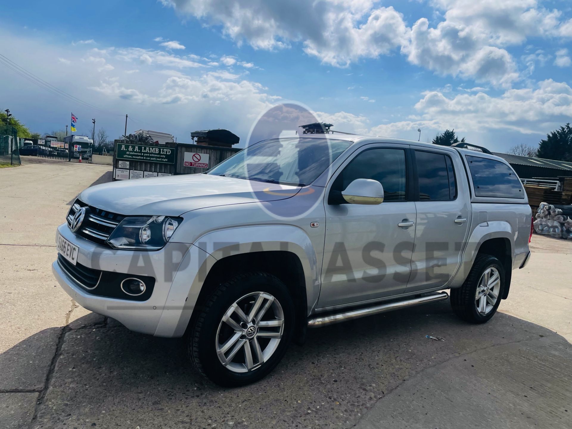 VOLKSWAGEN AMAROK *HIGHLINE* D/CAB PICK-UP (66 REG -EURO 6) 4MOTION - AUTO *LEATHER & NAV* - Image 7 of 51