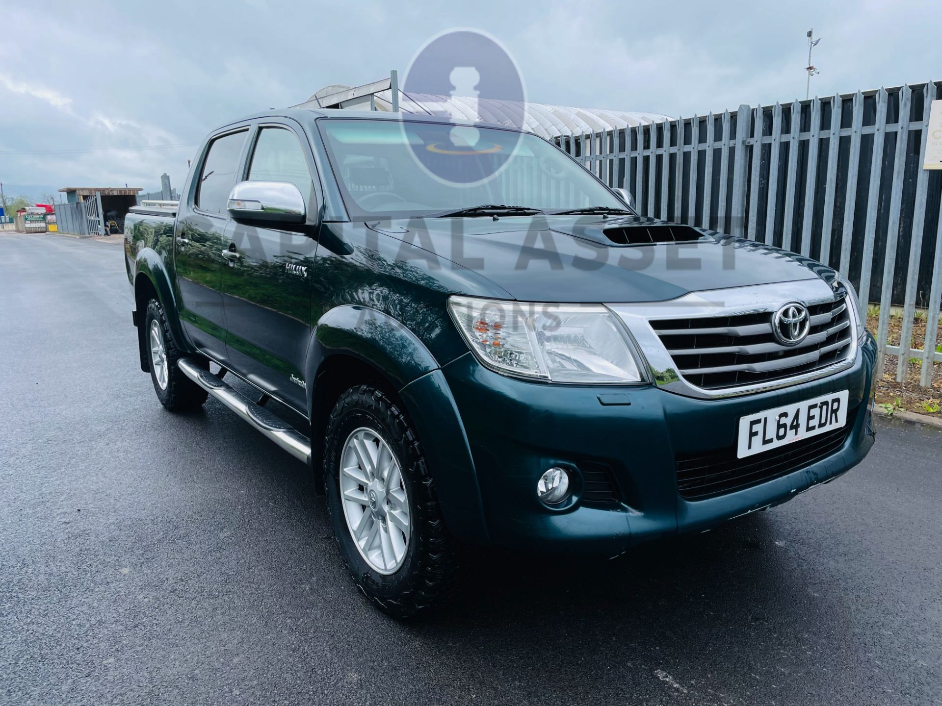 ON SALE TOYOTA HILUX 3.0 D-4D "INVINCIBLE" AUTO (2015 MODEL) TOP SPEC - LEATHER - REAR CAMERA - - Image 5 of 22