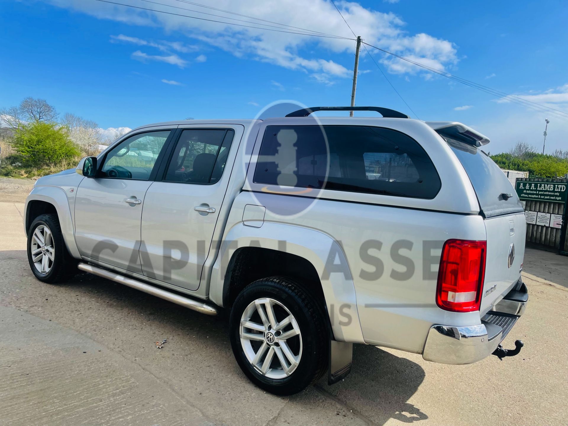 VOLKSWAGEN AMAROK *HIGHLINE* D/CAB PICK-UP (66 REG -EURO 6) 4MOTION - AUTO *LEATHER & NAV* - Image 9 of 51