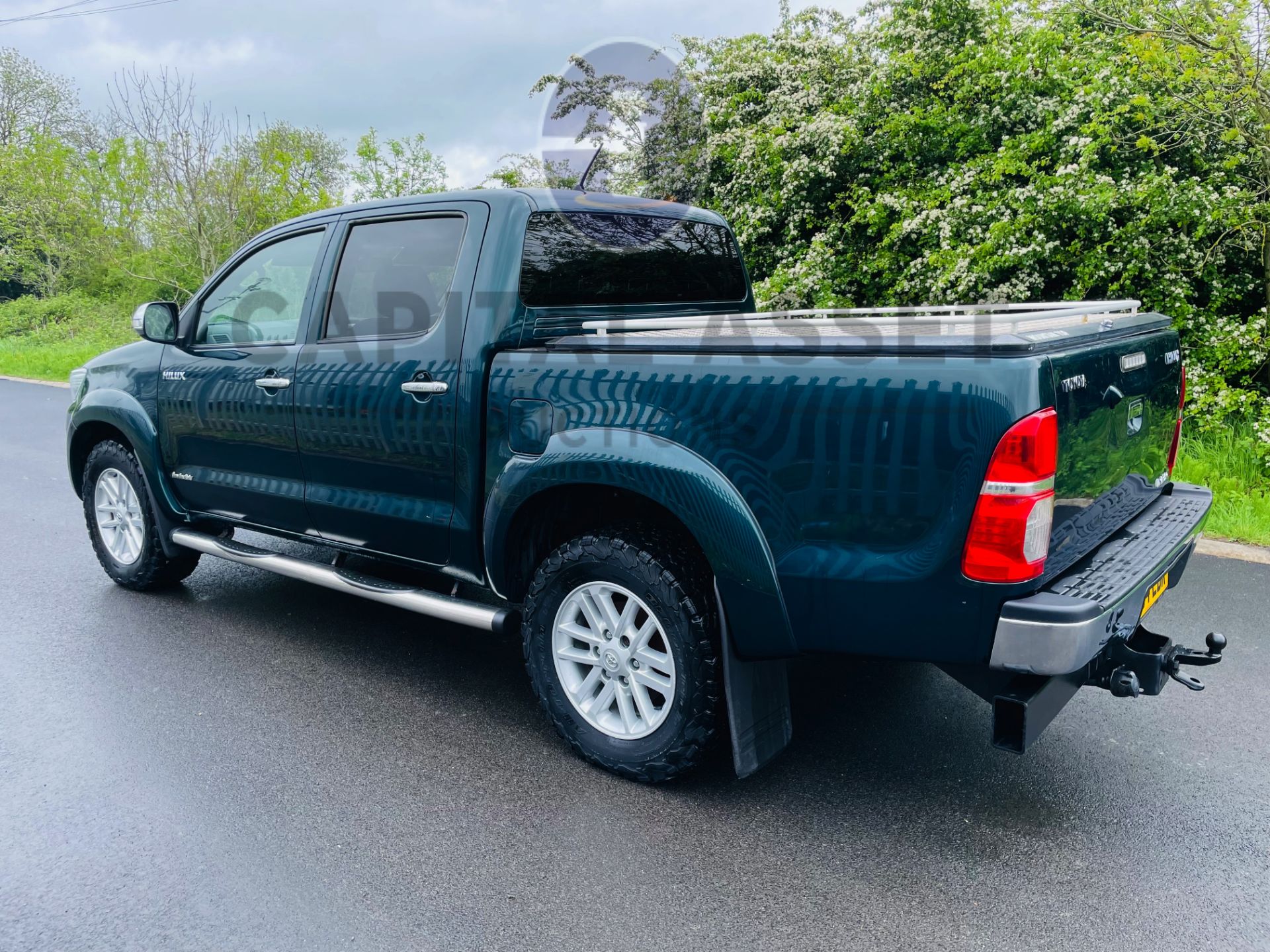ON SALE TOYOTA HILUX 3.0 D-4D "INVINCIBLE" AUTO (2015 MODEL) TOP SPEC - LEATHER - REAR CAMERA - - Image 10 of 22