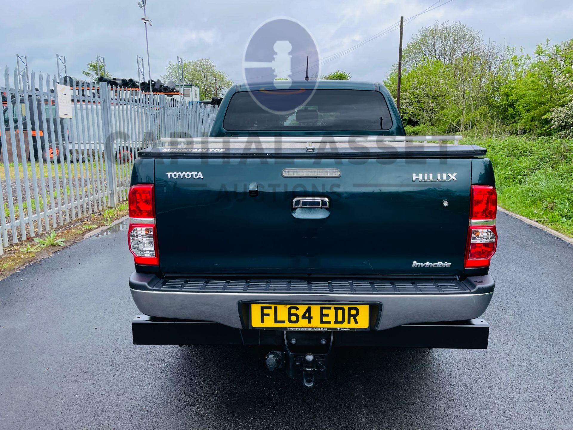 ON SALE TOYOTA HILUX 3.0 D-4D "INVINCIBLE" AUTO (2015 MODEL) TOP SPEC - LEATHER - REAR CAMERA - - Image 9 of 22