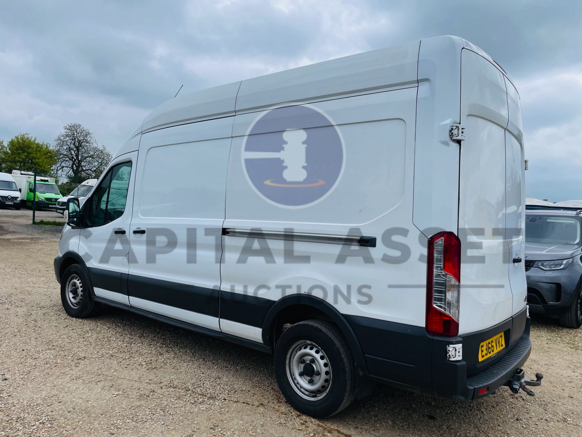 (On Sale) FORD TRANSIT 125 T350 *LWB HI-ROOF - MESSING UNIT / WELFARE VAN* (2017 - EURO 6) 2.2 TDCI - Image 9 of 44