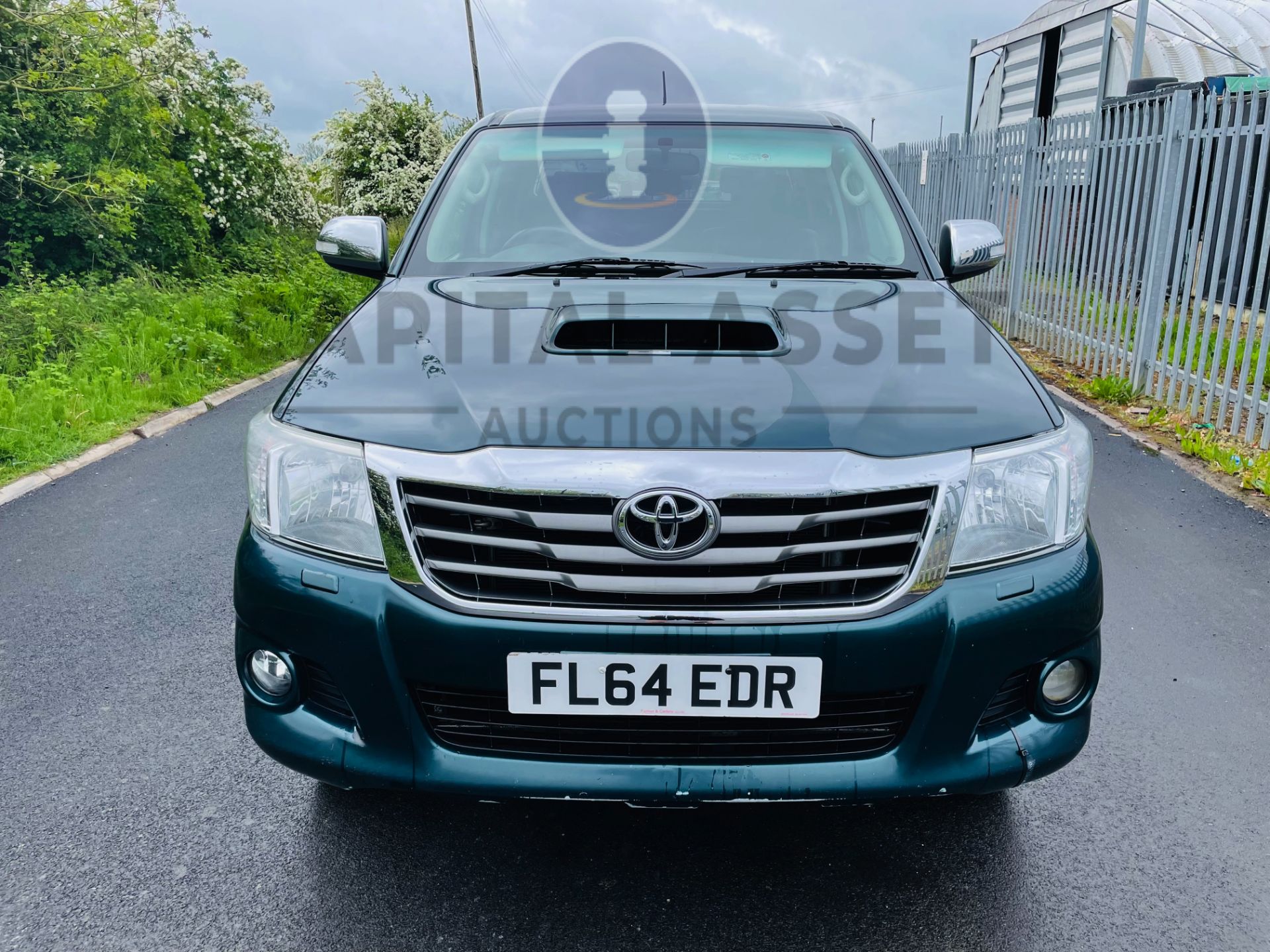 ON SALE TOYOTA HILUX 3.0 D-4D "INVINCIBLE" AUTO (2015 MODEL) TOP SPEC - LEATHER - REAR CAMERA - - Image 4 of 22