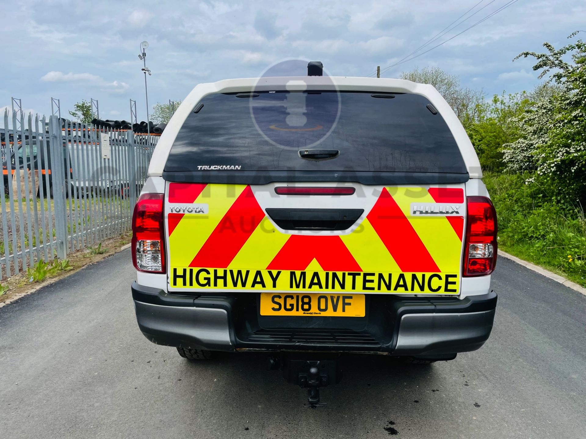 TOYOTA HILUX 2.4 D-4D ACTIVE (18 REG) LOW MILEAGE - EURO 6 - AIR CON - ELEC PACK - FITTED CANOPY - Image 9 of 21