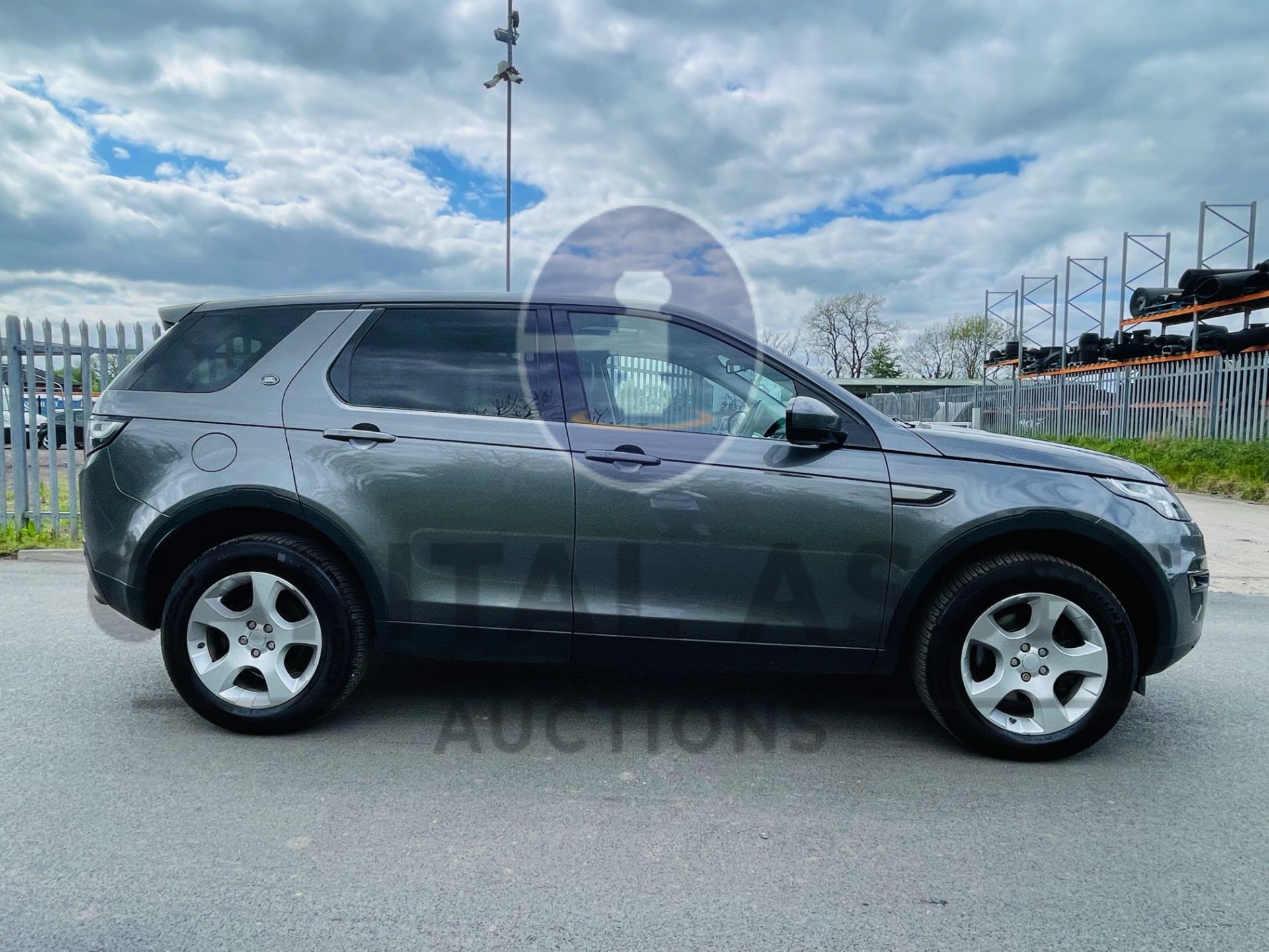 (ON SALE) LAND ROVER DISCOVERY SPORT *SE TECH* SUV (2017 - EURO 6) 2.0 TD4 - AUTO STOP/START(NO VAT) - Image 14 of 51