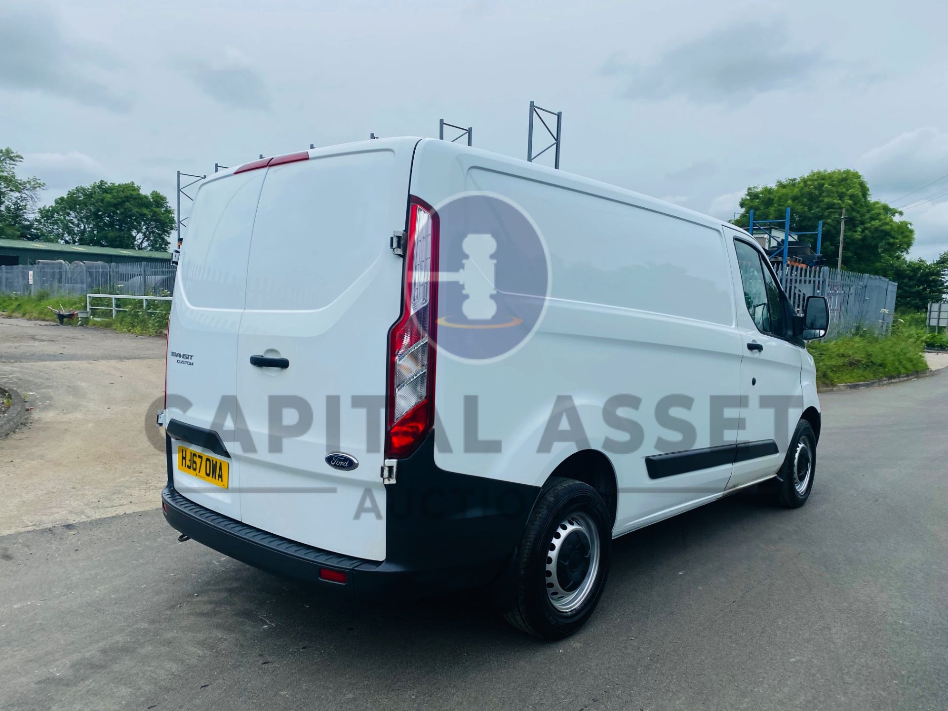 (On Sale) FORD TRANSIT CUSTOM *SWB - PANEL VAN* (67 REG - EURO 6) 2.0 TDCI - STOP/START - 6 SPEED - Image 12 of 40