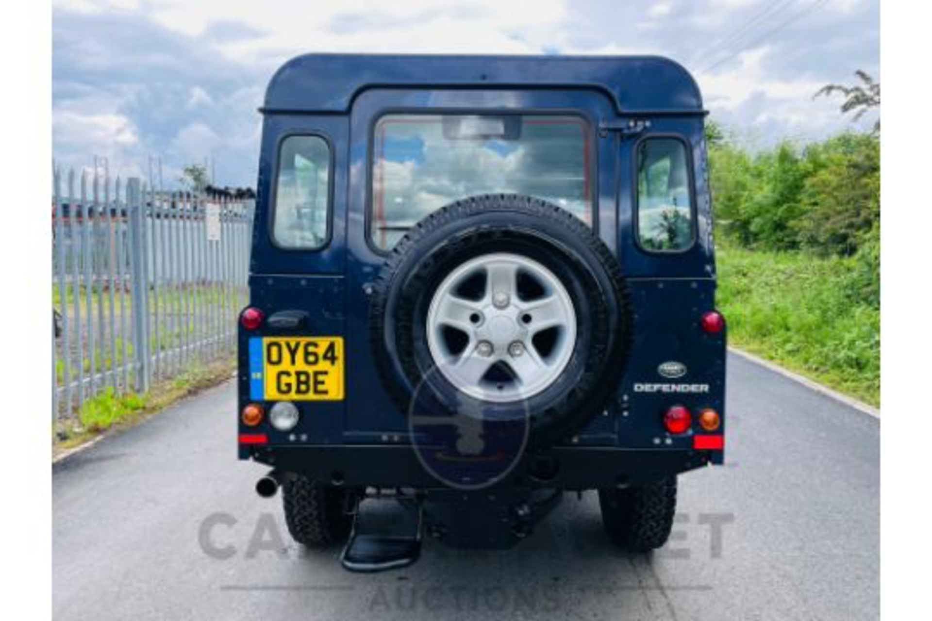 LANDROVER DEFENDER 110 "COUNTY STATION WAGON" 7 SEATER (2015 MODEL) 1 OWNER - ONLY 37K MILES FLSH - Image 8 of 17