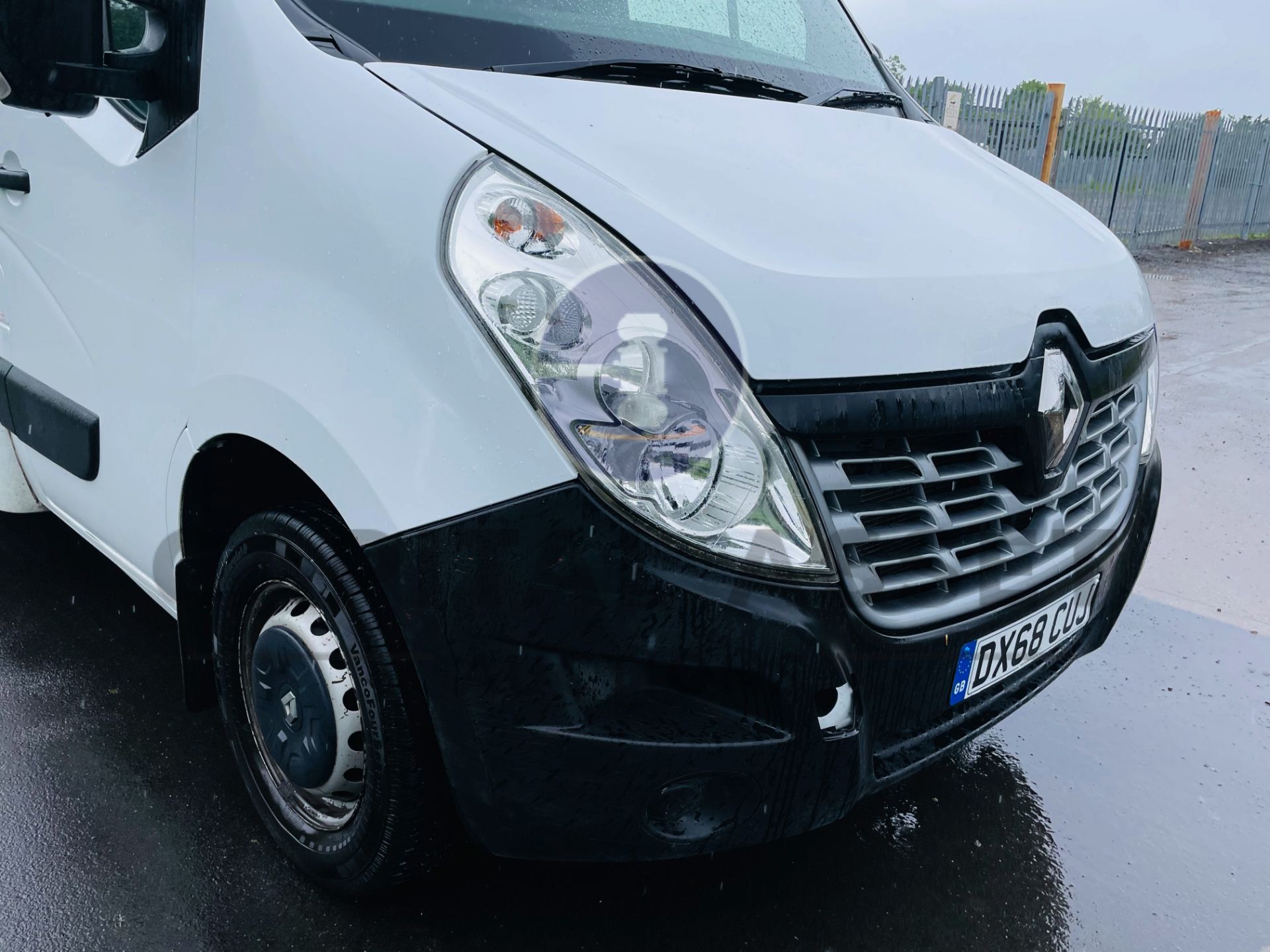 (On Sale) RENAULT MASTER 'BUSINESS' *LWB - LOW LOADER / LUTON BOX* (68 REG - EURO 6) 2.3 DCI *A/C* - Image 15 of 40