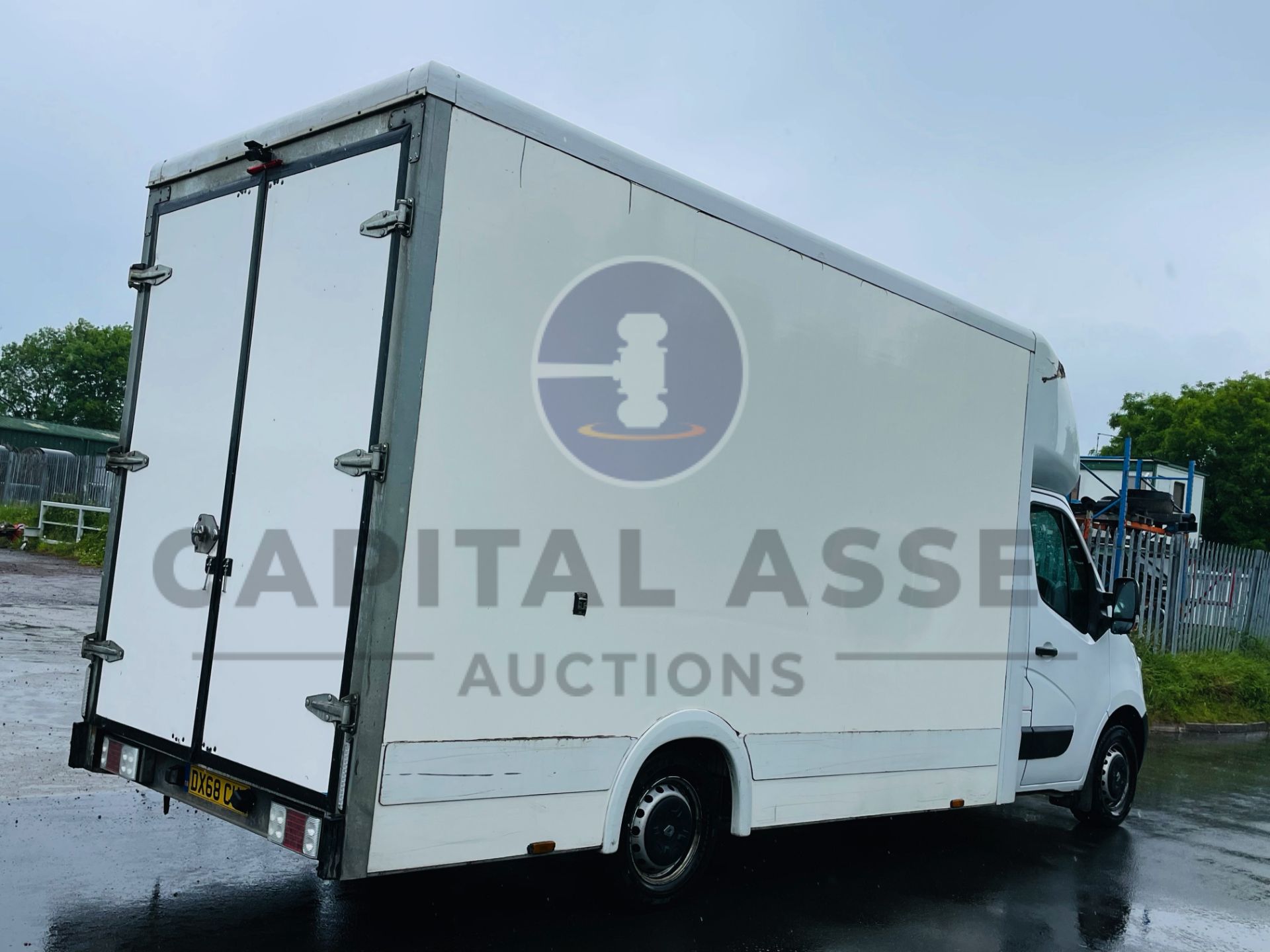 (On Sale) RENAULT MASTER 'BUSINESS' *LWB - LOW LOADER / LUTON BOX* (68 REG - EURO 6) 2.3 DCI *A/C* - Image 9 of 40