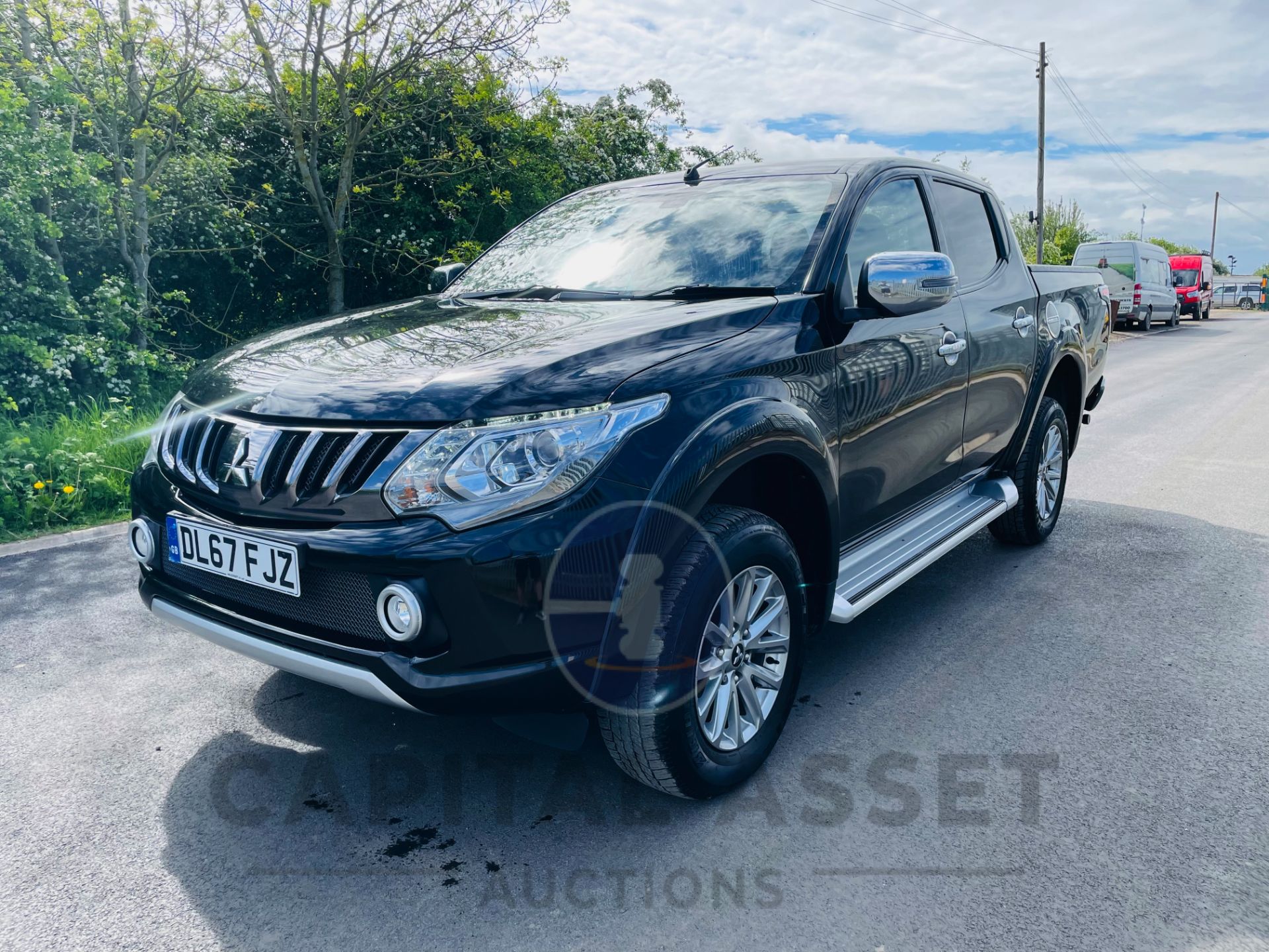 (On Sale) MITSUBISHI L200 2.4DI-D "BARBARIAN" D/C AUTOMATIC (67 REG) 1 OWNER -FMSH -NAV *TOP SPEC* - Image 3 of 31