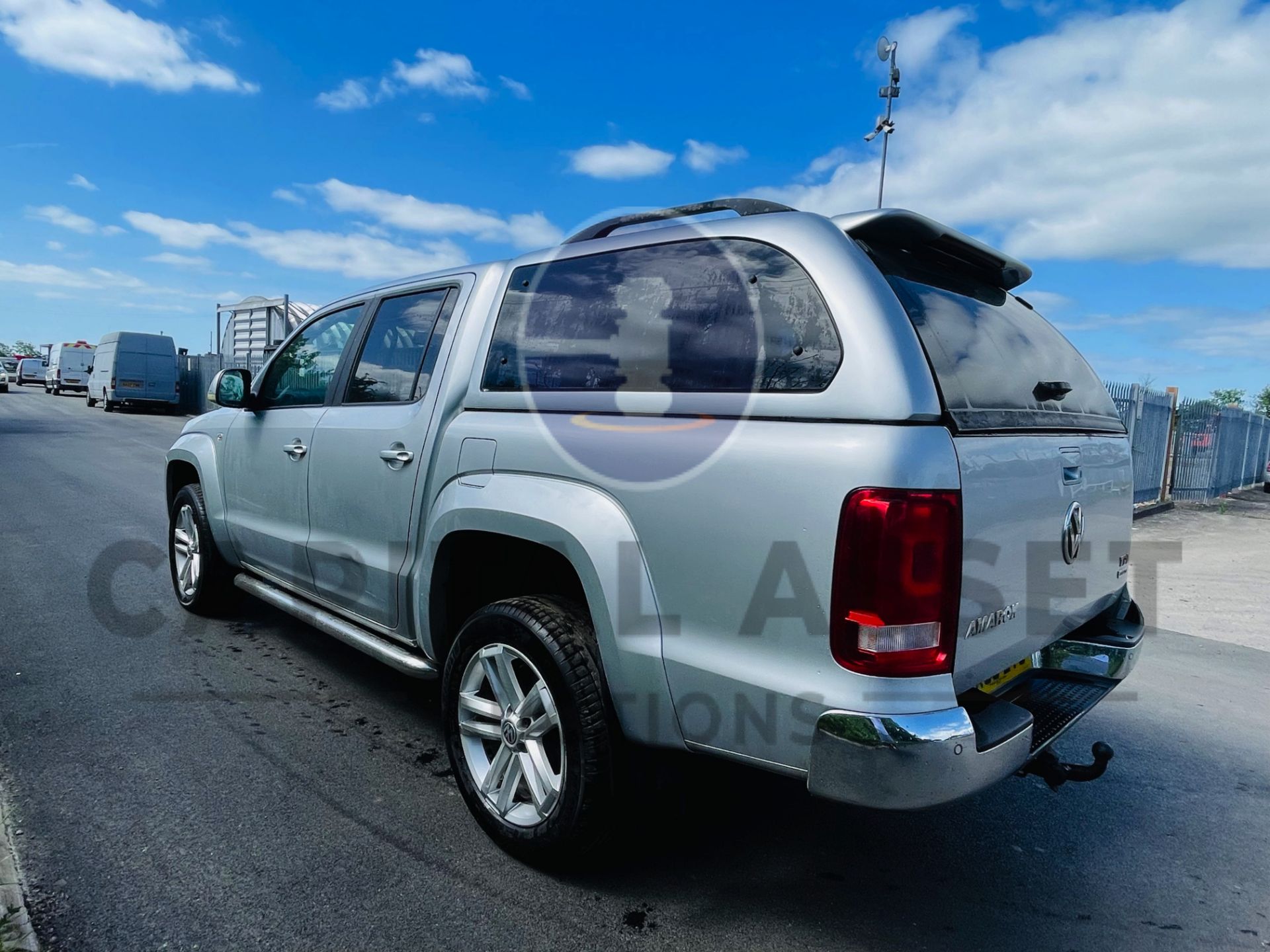 VOLKSWAGEN AMAROK *HIGHLINE* D/CAB PICK-UP (2017 - EURO 6) 4MOTION - AUTO *LEATHER & NAV* (TOP SPEC) - Image 8 of 49