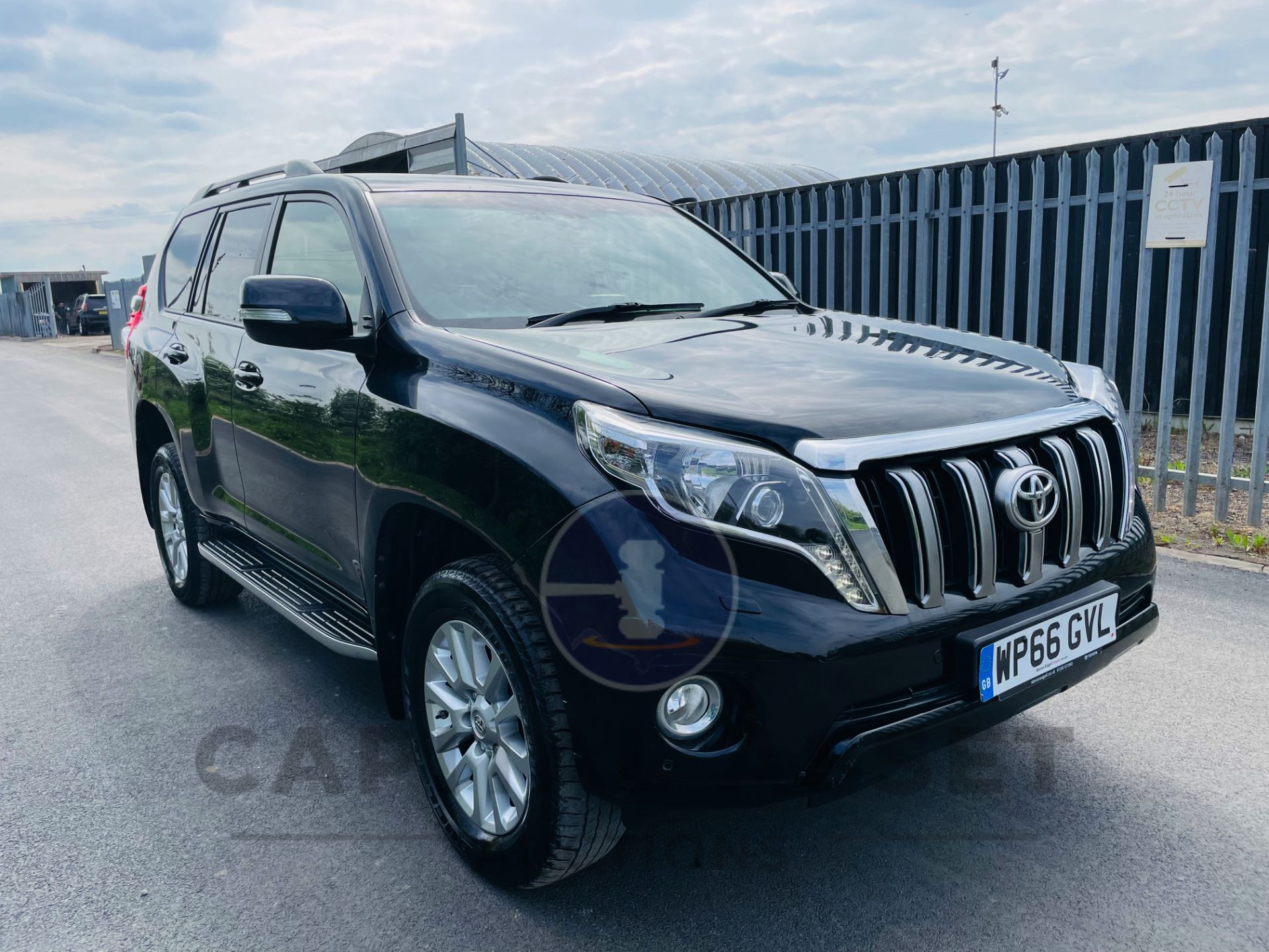 TOYOTA LAND CRUISER 2.8 D-4D AUTO "ICON" LWB (2017 MODEL) 7 SEATER-NAV-LEATHER-REAR CAMERA (NO VAT) - Image 5 of 34