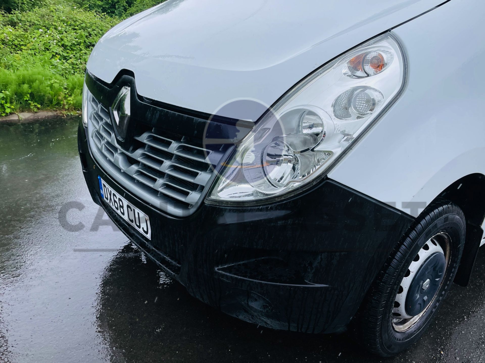 (On Sale) RENAULT MASTER 'BUSINESS' *LWB - LOW LOADER / LUTON BOX* (68 REG - EURO 6) 2.3 DCI *A/C* - Image 16 of 40