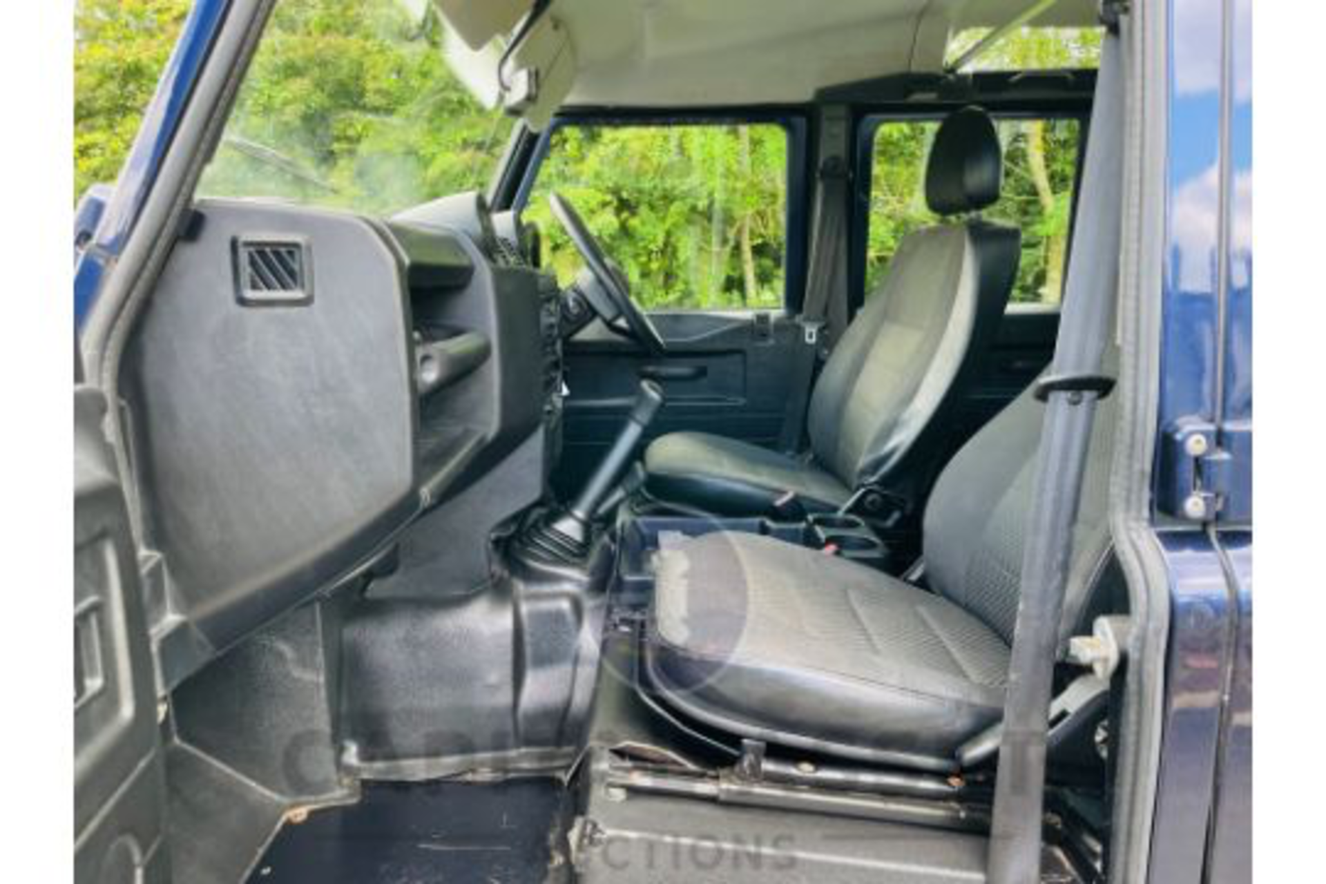 LANDROVER DEFENDER 110 "COUNTY STATION WAGON" 7 SEATER (2015 MODEL) 1 OWNER - ONLY 37K MILES FLSH - Image 15 of 17