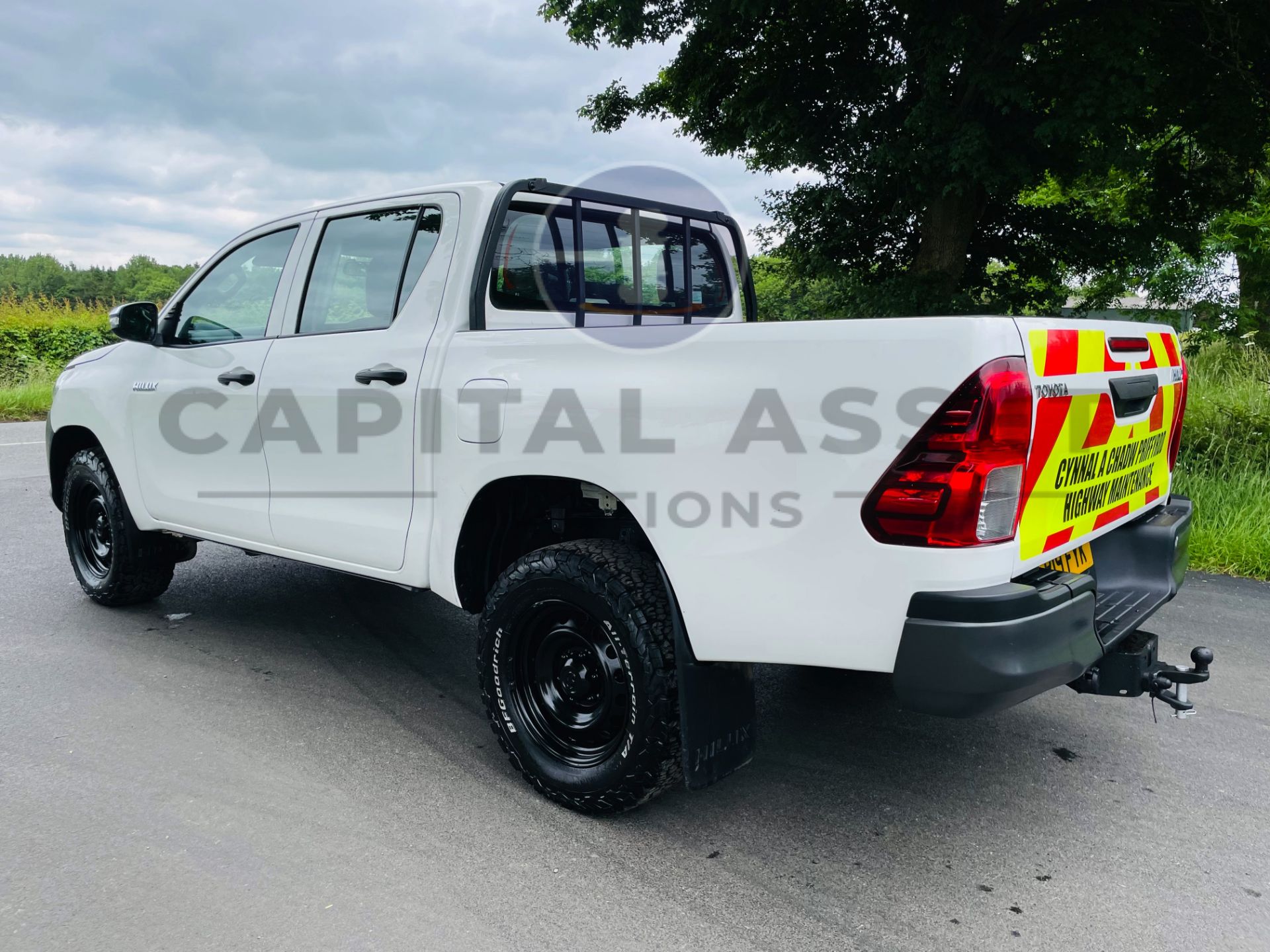 TOYOTA HILUX"ACTIVE" 2.4 D4-D 4 DOOR D/C PICK UP (19 REG) ONLY 41K MILES FSH - AIR CON - 1 OWNER - Image 9 of 25