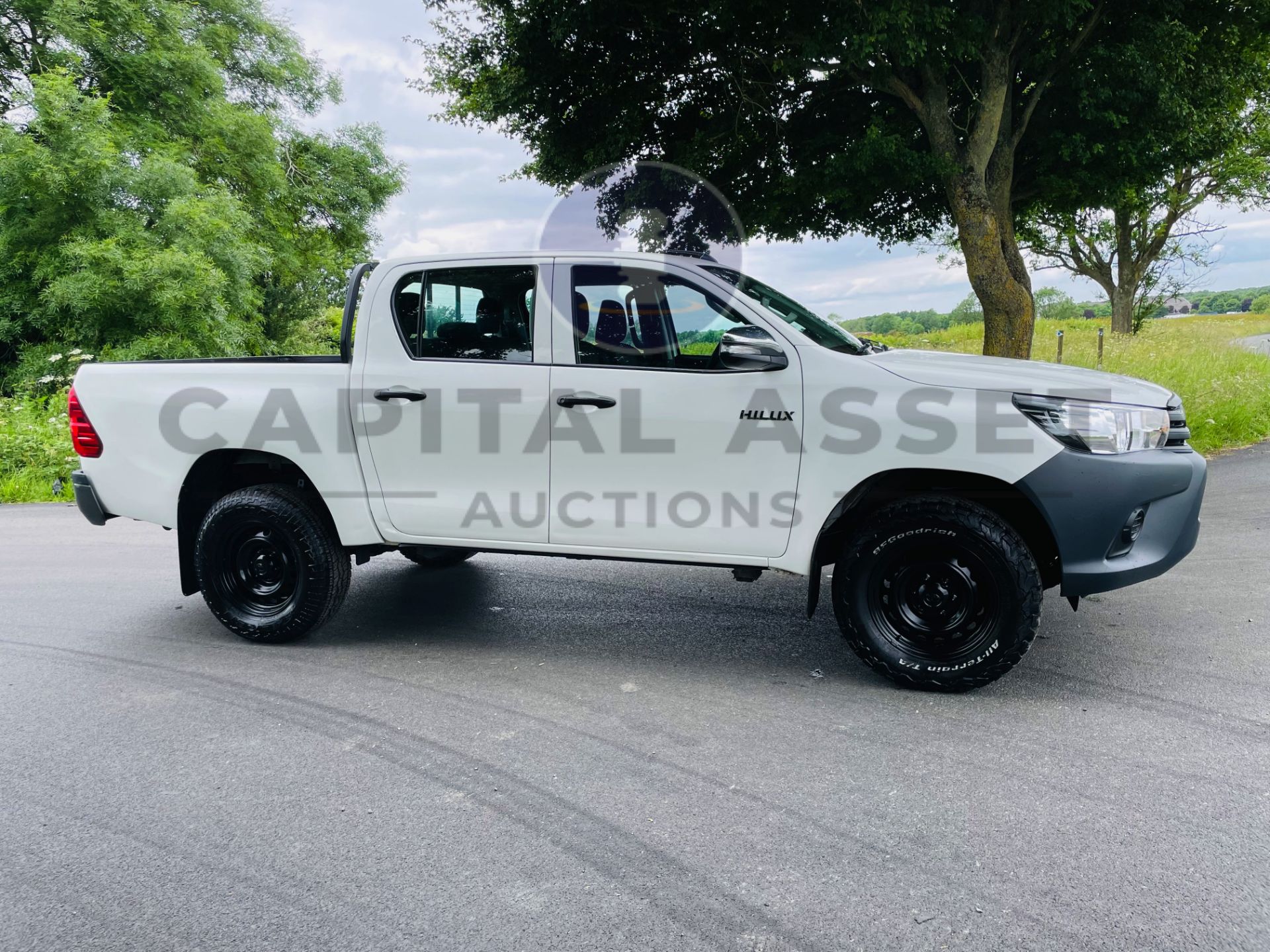 TOYOTA HILUX"ACTIVE" 2.4 D4-D 4 DOOR D/C PICK UP (19 REG) ONLY 41K MILES FSH - AIR CON - 1 OWNER