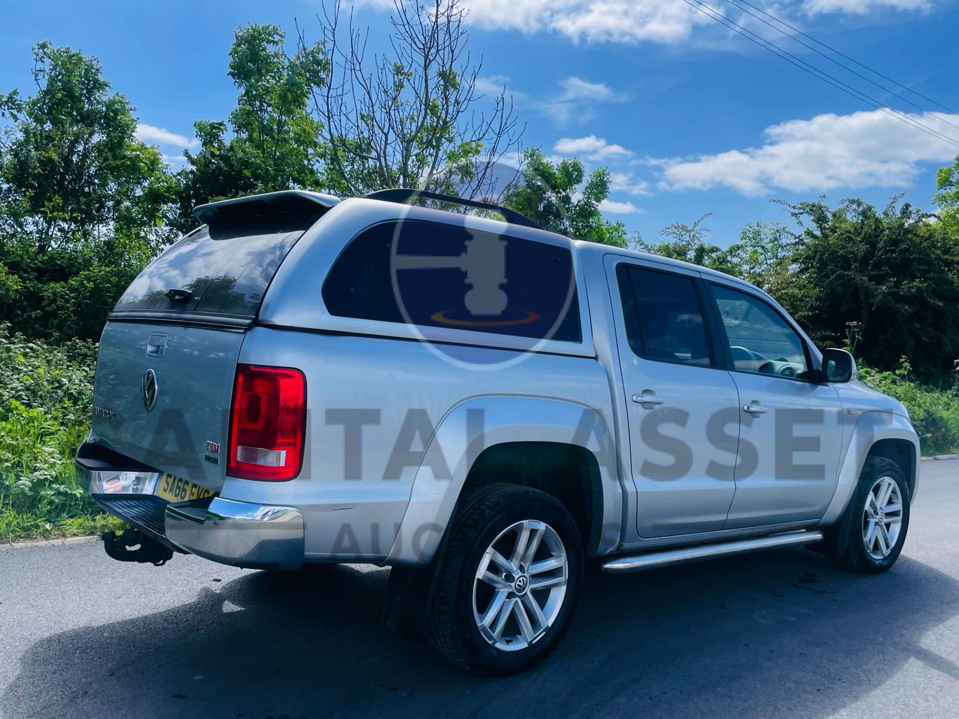 VOLKSWAGEN AMAROK *HIGHLINE* D/CAB PICK-UP (2017 - EURO 6) 4MOTION - AUTO *LEATHER & NAV* (TOP SPEC) - Image 12 of 49