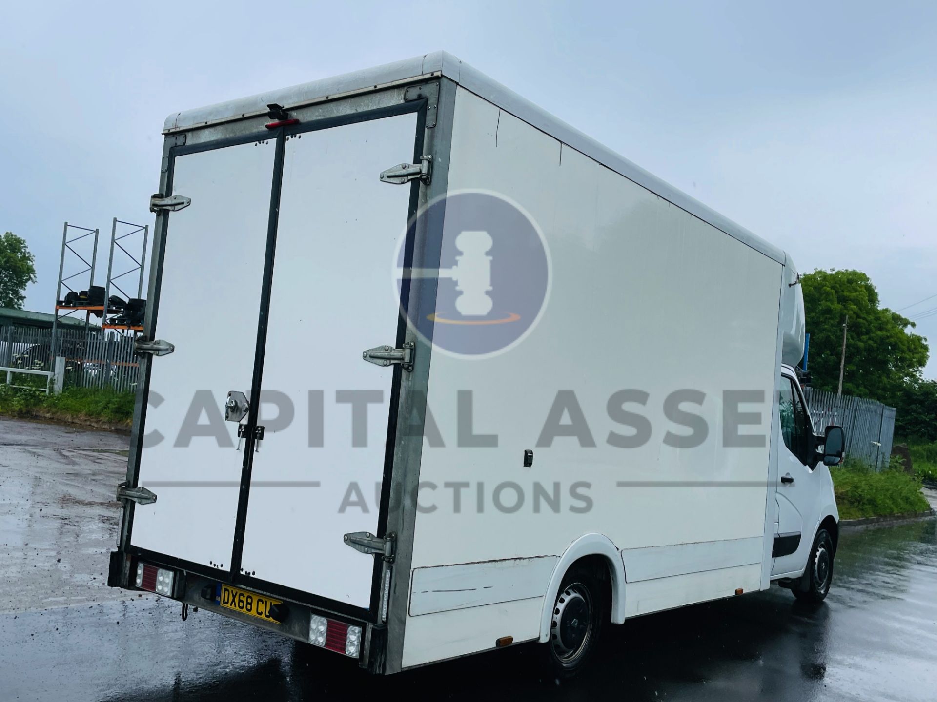 (On Sale) RENAULT MASTER 'BUSINESS' *LWB - LOW LOADER / LUTON BOX* (68 REG - EURO 6) 2.3 DCI *A/C* - Image 8 of 40