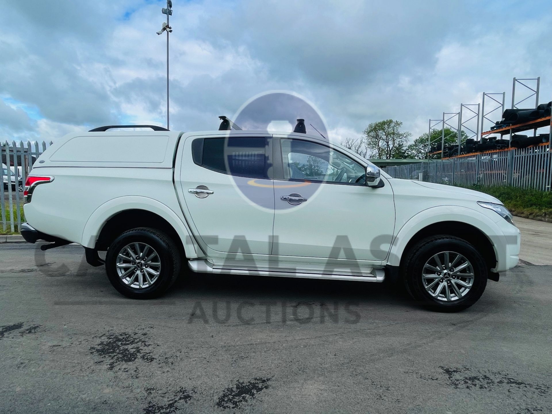 MITSUBISHI L200 *BARBARIAN* DOUBLE CAB PICK-UP (2019 -EURO 6) 2.4 DI-D - 180 BHP *SAT NAV* (1 OWNER) - Image 10 of 54