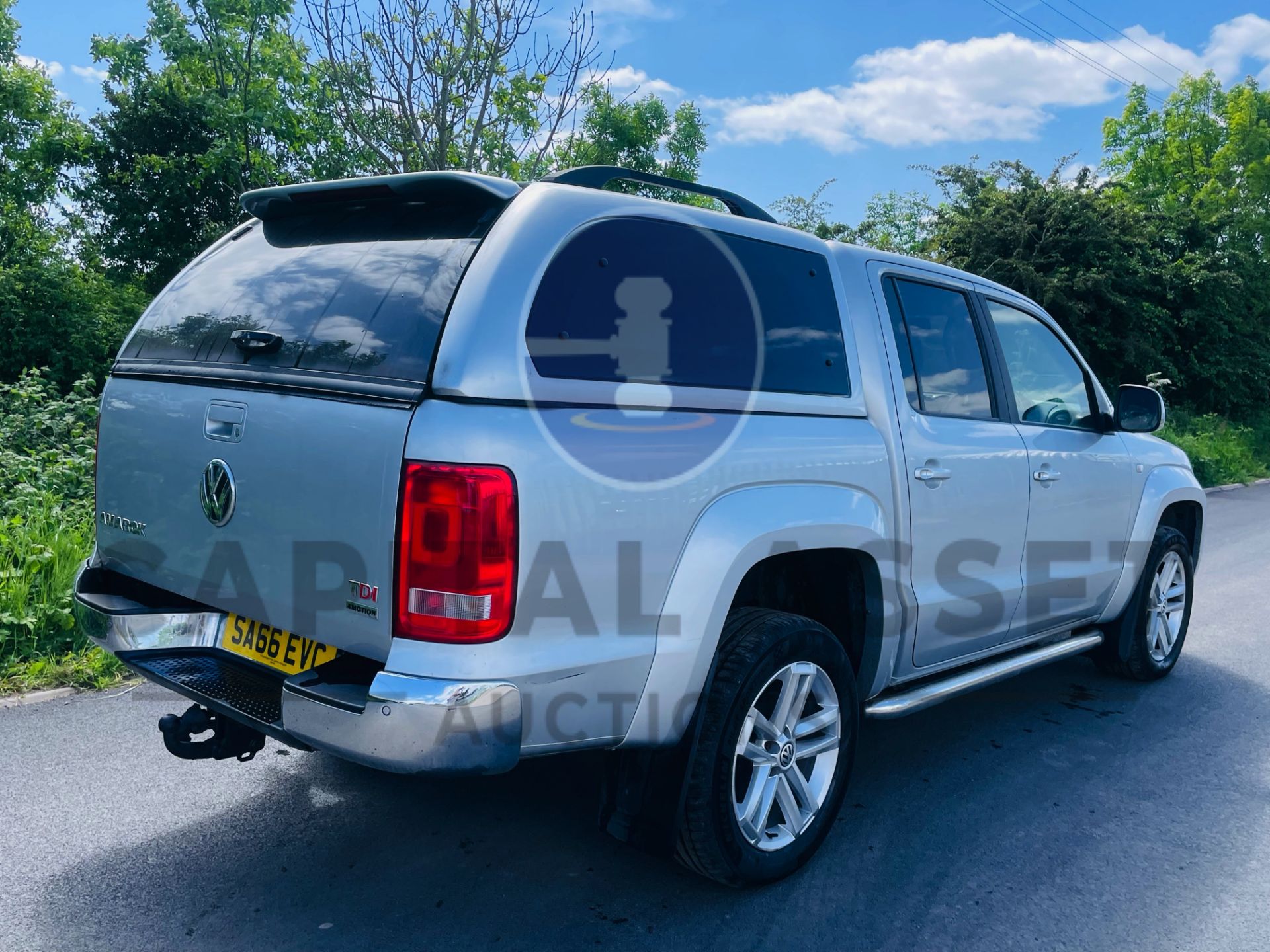 VOLKSWAGEN AMAROK *HIGHLINE* D/CAB PICK-UP (2017 - EURO 6) 4MOTION - AUTO *LEATHER & NAV* (TOP SPEC) - Image 11 of 49