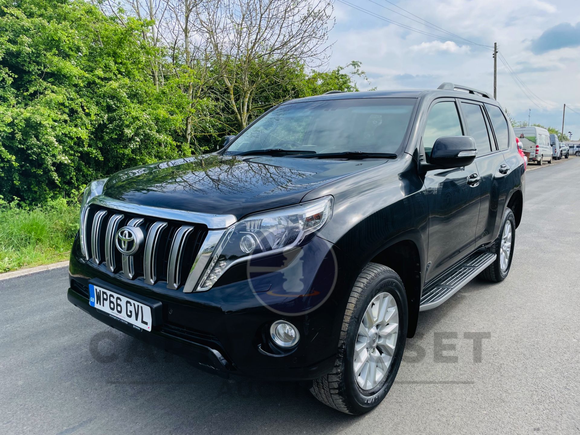 TOYOTA LAND CRUISER 2.8 D-4D AUTO "ICON" LWB (2017 MODEL) 7 SEATER-NAV-LEATHER-REAR CAMERA (NO VAT) - Image 3 of 34