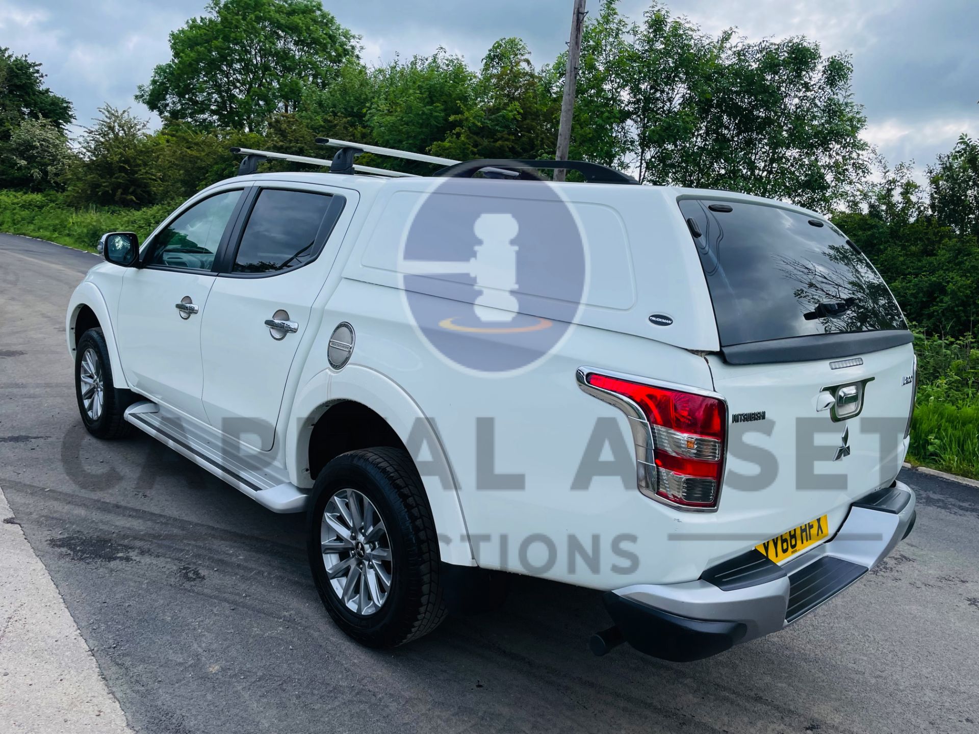 MITSUBISHI L200 *BARBARIAN* DOUBLE CAB PICK-UP (2019 -EURO 6) 2.4 DI-D - 180 BHP *SAT NAV* (1 OWNER) - Image 6 of 54