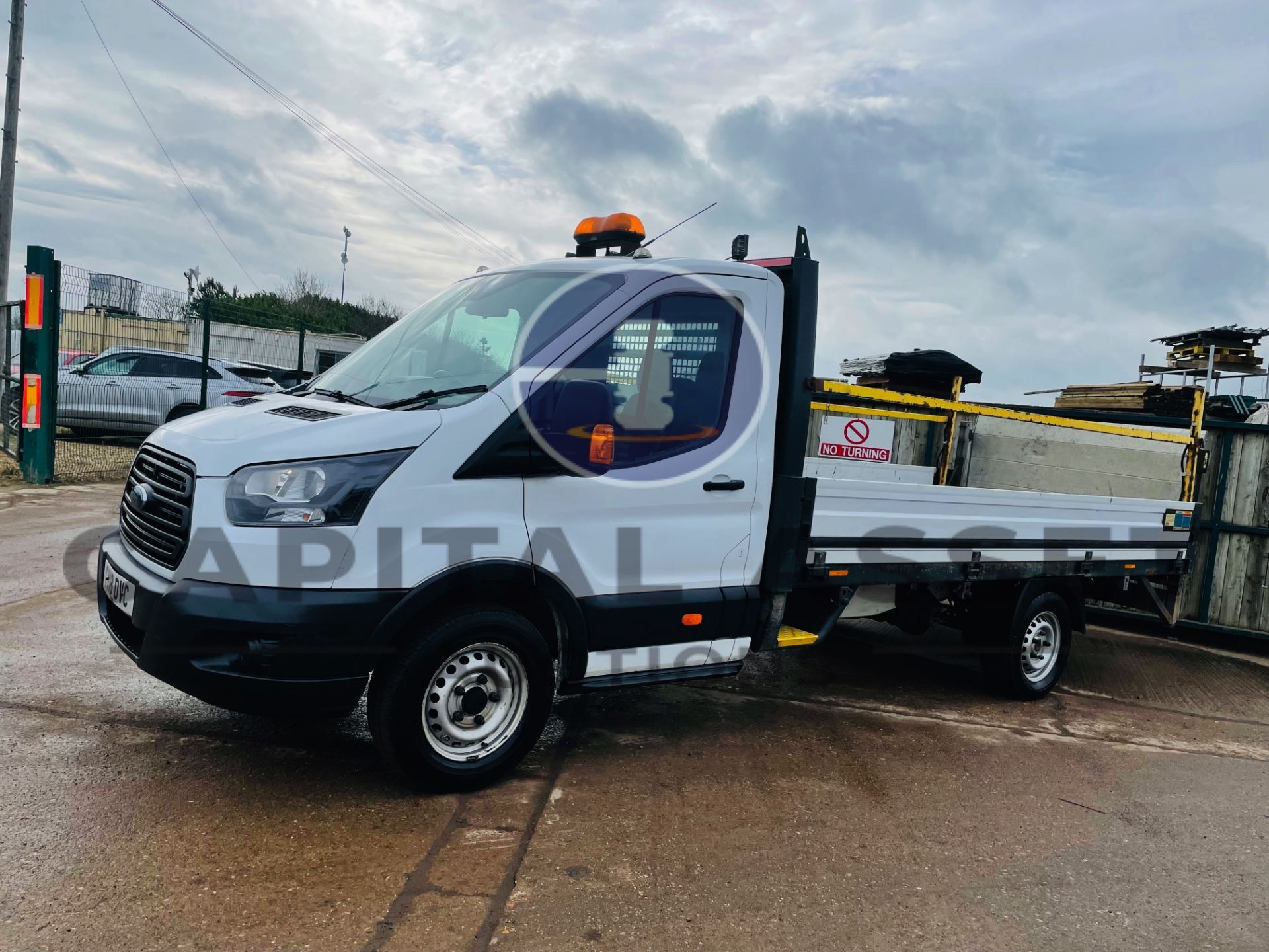 (On Sale) FORD TRANSIT 130 T350L RWD *LWB - DROPSIDE TRUCK* (2018 - EURO 6) '130 BHP - *TAIL-LIFT* - Image 4 of 30