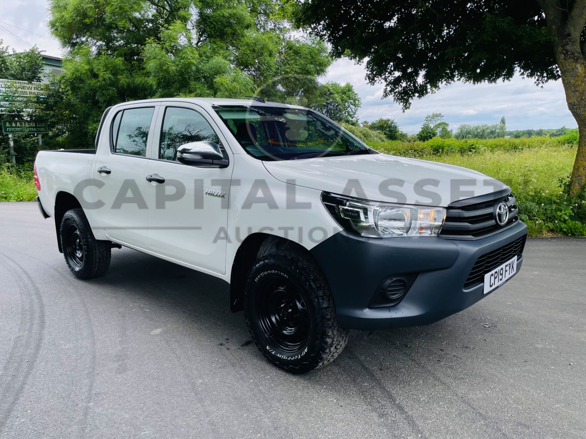 TOYOTA HILUX"ACTIVE" 2.4 D4-D 4 DOOR D/C PICK UP (19 REG) ONLY 41K MILES FSH - AIR CON - 1 OWNER - Image 3 of 25