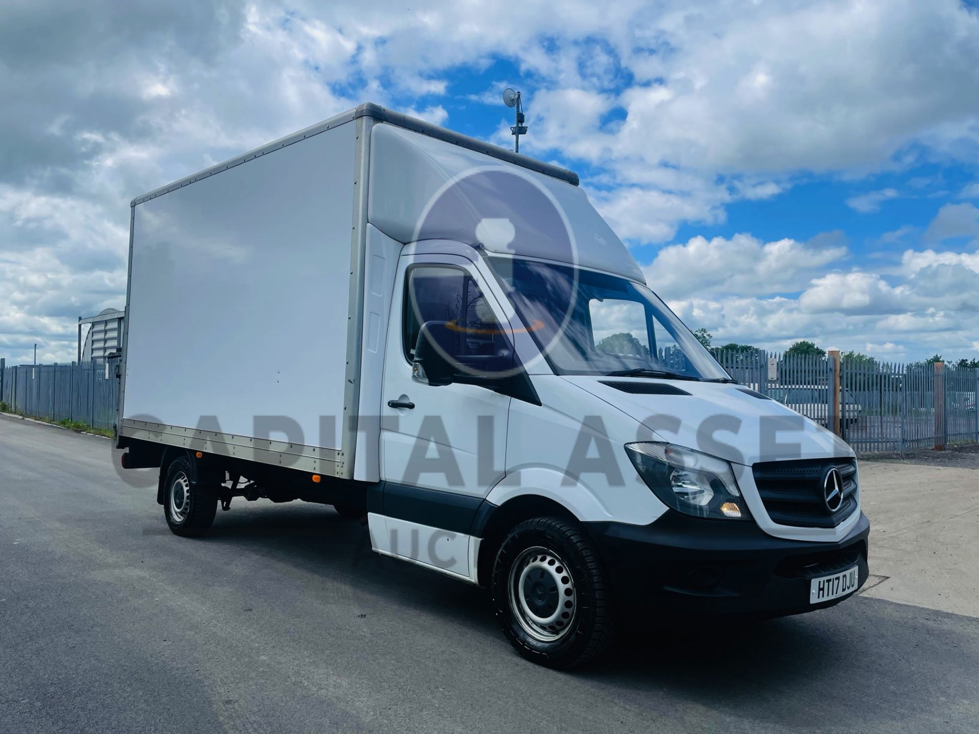 (On Sale) MERCEDES-BENZ SPRINTER 314 CDI *LWB - LUTON* (2017 - EURO 6) 140 BHP - AUTO *TAIL-LIFT* - Image 13 of 43