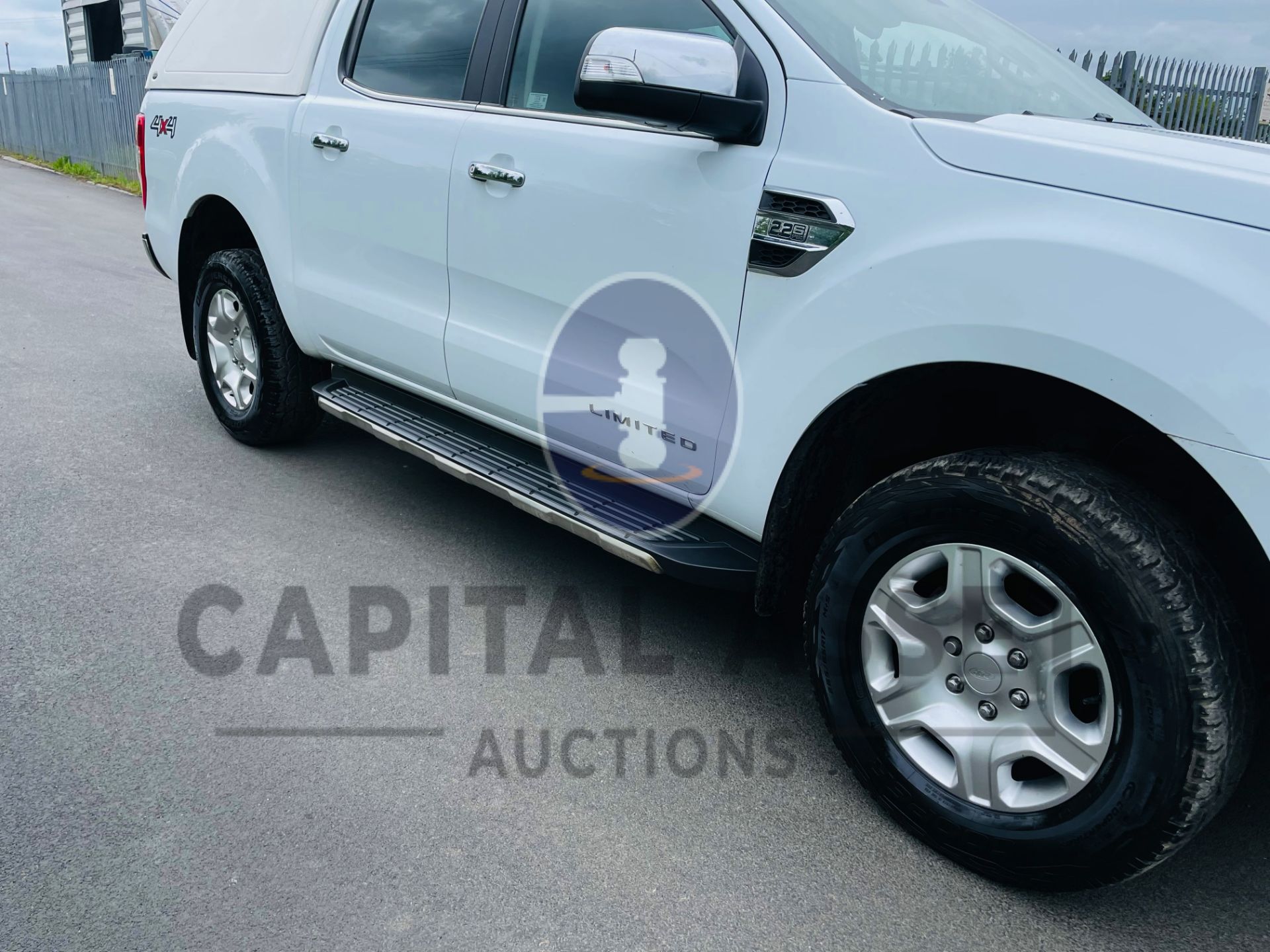 FORD RANGER *LIMITED EDITION* DOUBLE CAB PICK-UP (2018 - EURO 6) 2.2 TDCI - 6 SPEED (1 FORMER OWNER) - Image 15 of 51