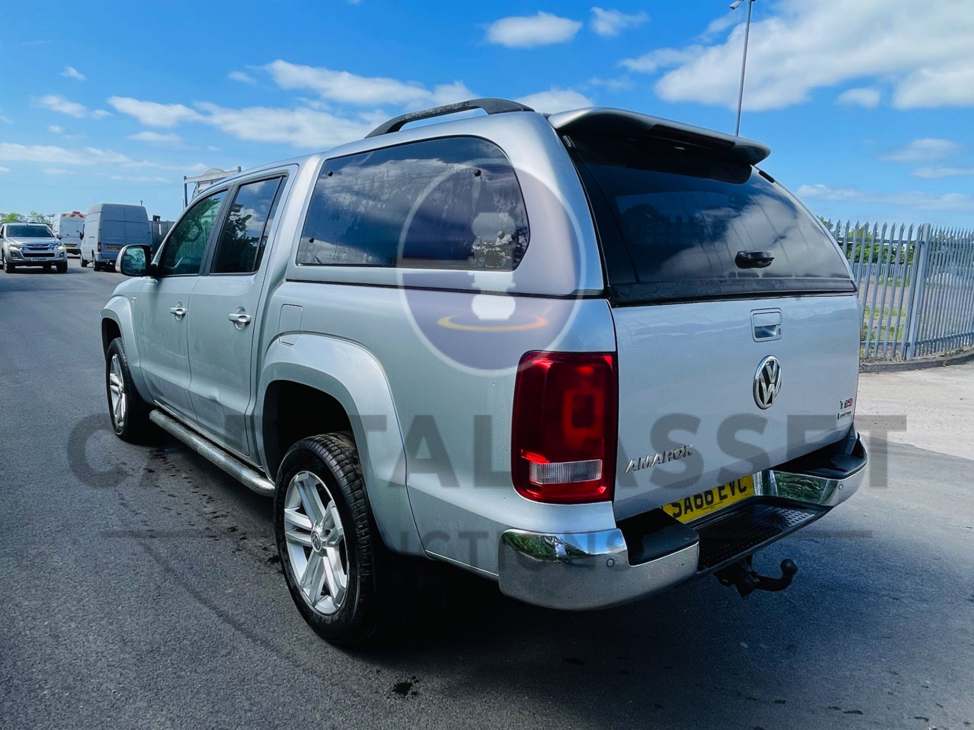 VOLKSWAGEN AMAROK *HIGHLINE* D/CAB PICK-UP (2017 - EURO 6) 4MOTION - AUTO *LEATHER & NAV* (TOP SPEC) - Image 9 of 49