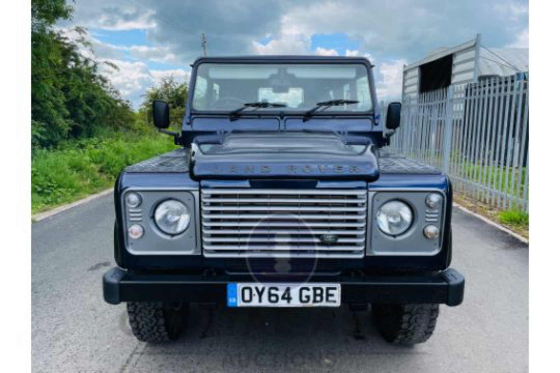 LANDROVER DEFENDER 110 "COUNTY STATION WAGON" 7 SEATER (2015 MODEL) 1 OWNER - ONLY 37K MILES FLSH - Image 5 of 17