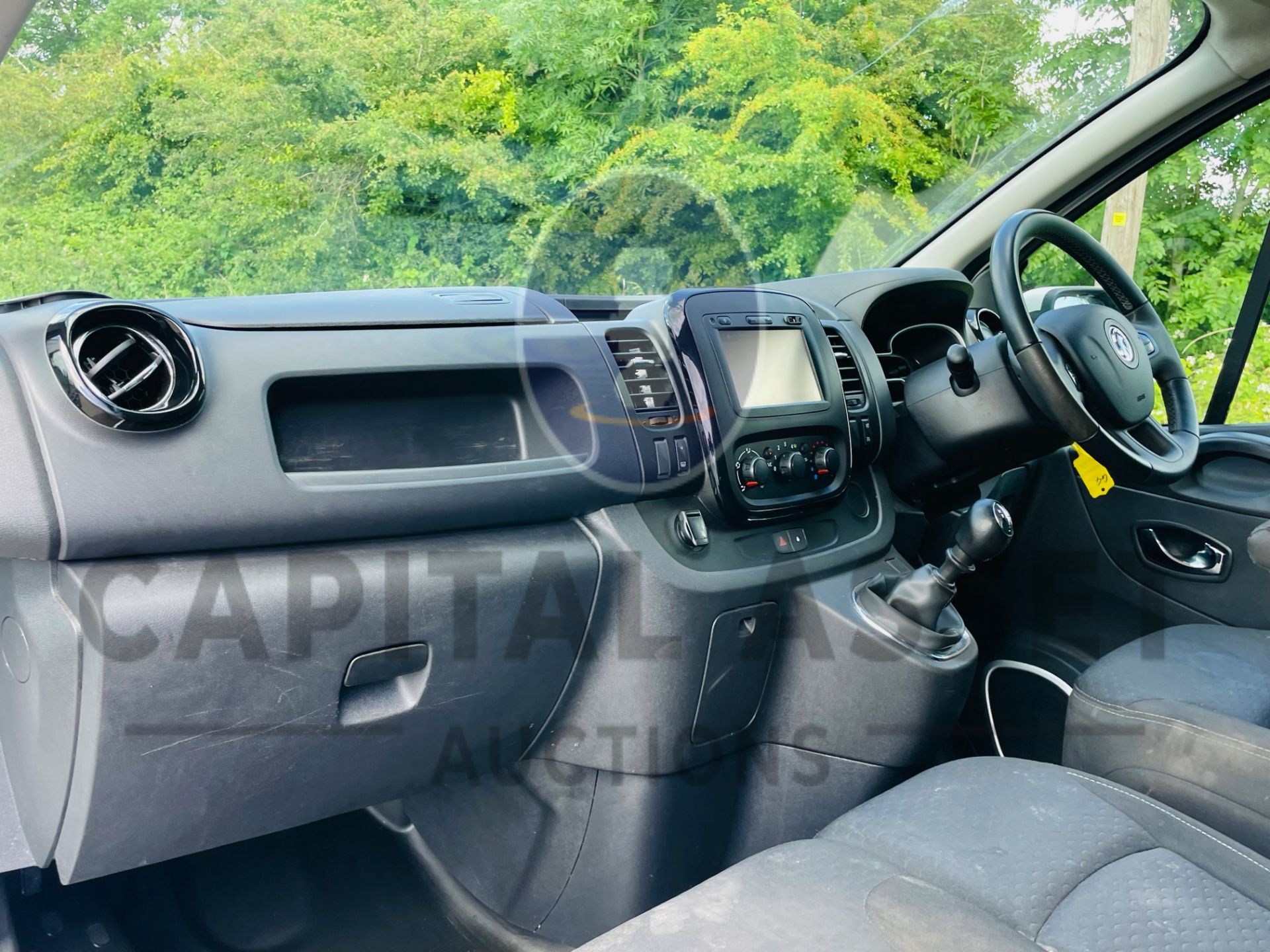 VAUXHALL VIVARO *SPORTIVE* SWB - PANEL VAN (2018-EURO 6) 1.6 CDTI- 6 SPEED *A/C & SAT NAV* (1 OWNER) - Image 19 of 42