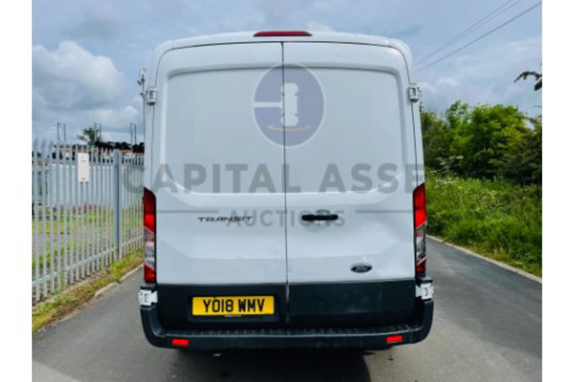 FORD TRANSIT 2.0TDCI (130) MEDIUM WHEEL BASE "EURO 6" L2H2 - 18 REG - LOW MILES - LOOK!!! - Image 8 of 16