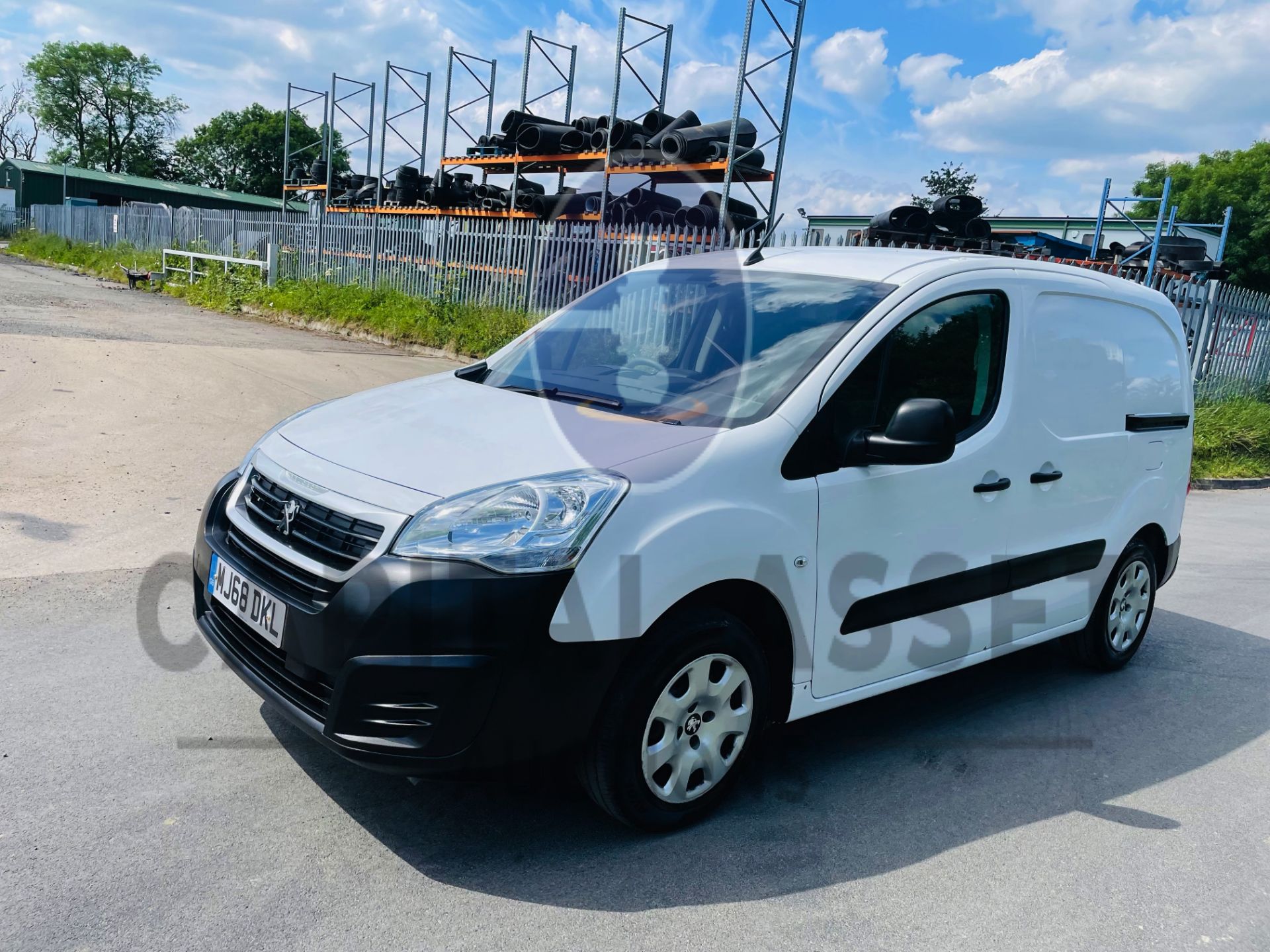 PEUGEOT PARNTER *PROFESSIONAL* PANEL VAN (2019 - EURO 6) 1.6 BLUE HDI *AIR CON & SAT NAV* (1 OWNER) - Image 3 of 38