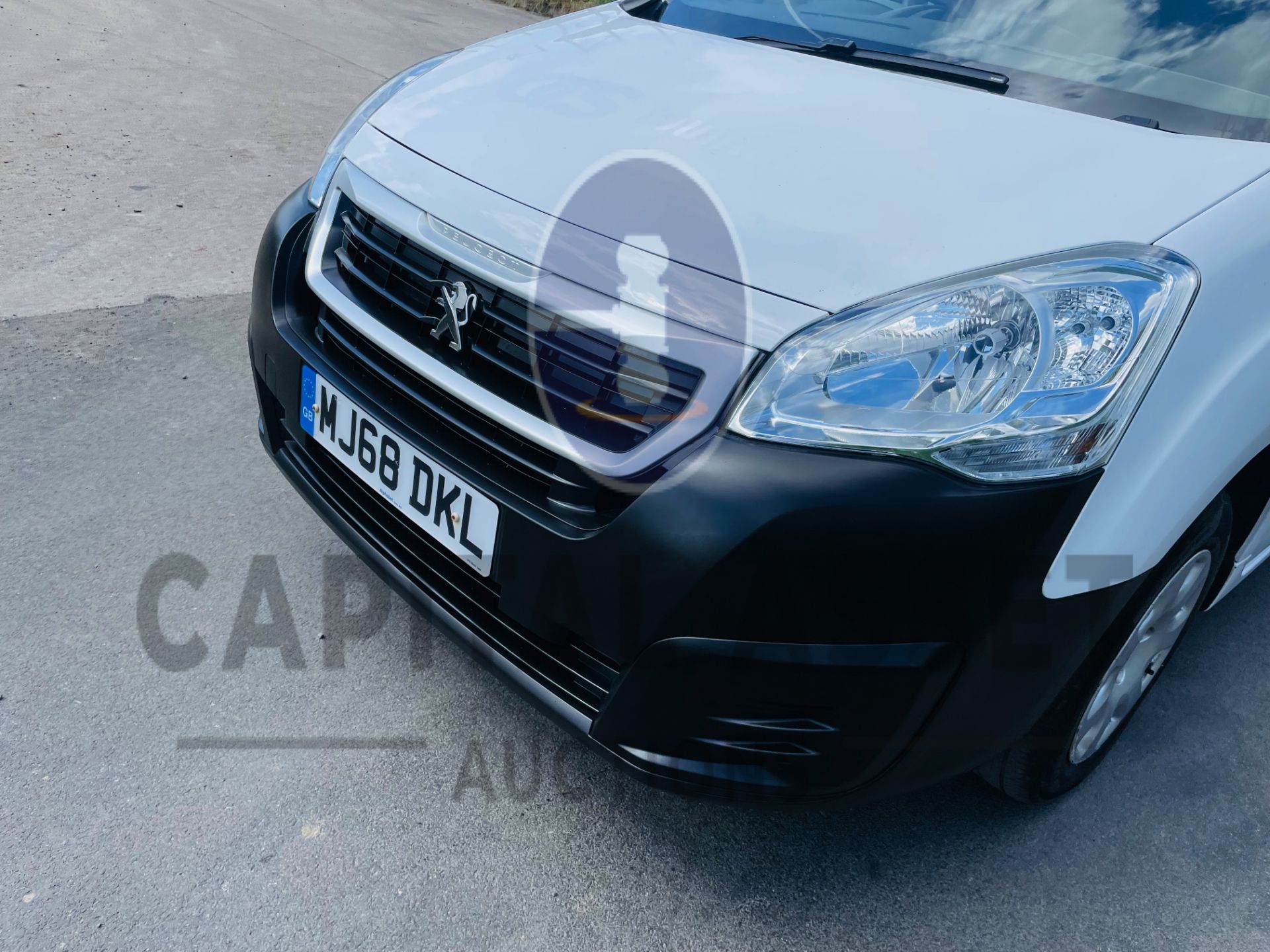 PEUGEOT PARNTER *PROFESSIONAL* PANEL VAN (2019 - EURO 6) 1.6 BLUE HDI *AIR CON & SAT NAV* (1 OWNER) - Image 16 of 38