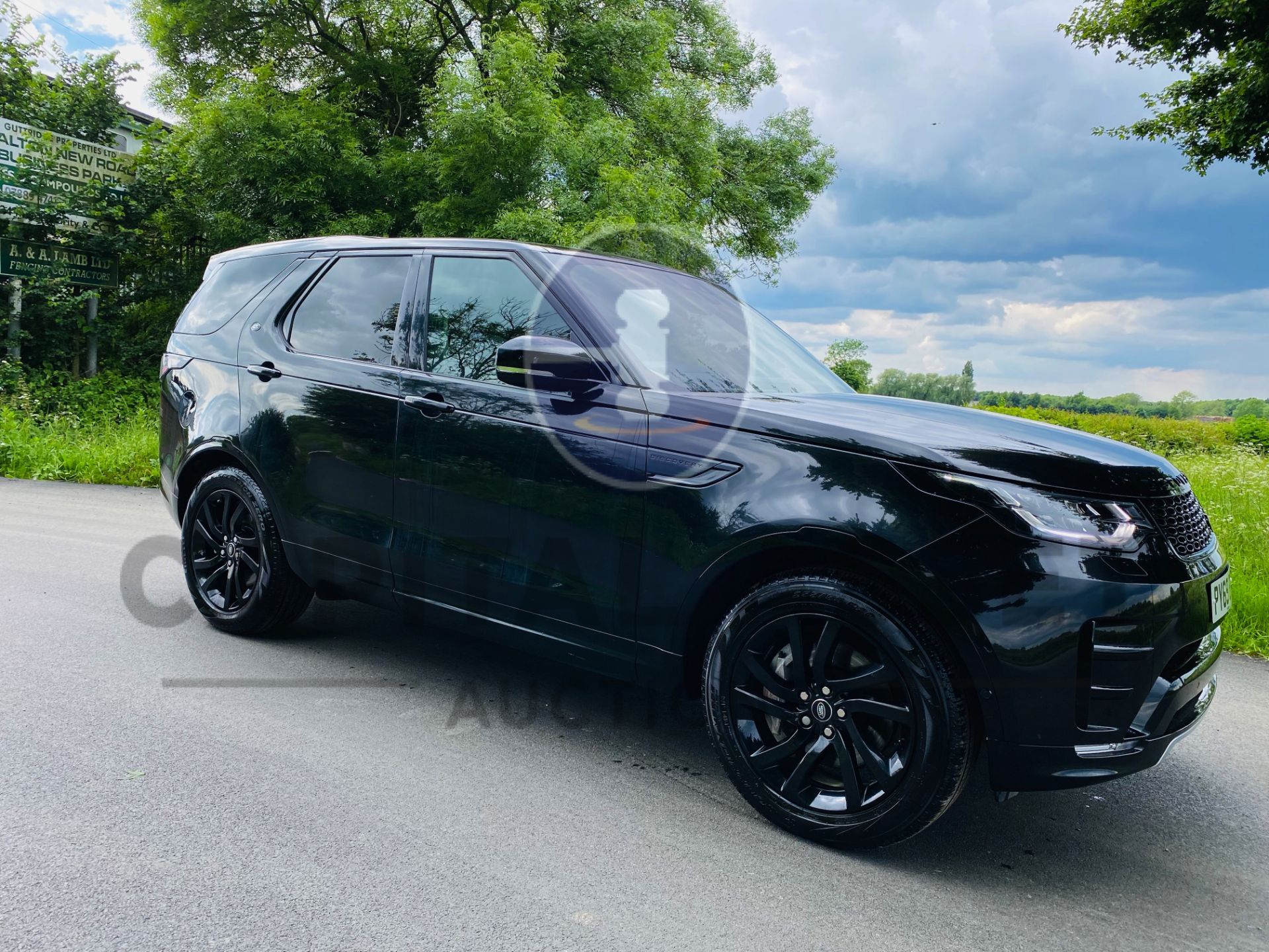 LAND ROVER DISCOVERY 5 *LANDMARK* 7 SEATER SUV (2020 - EURO 6) 3.0 SD6 - 8 SPEED AUTO *FULLY LOADED* - Image 2 of 63